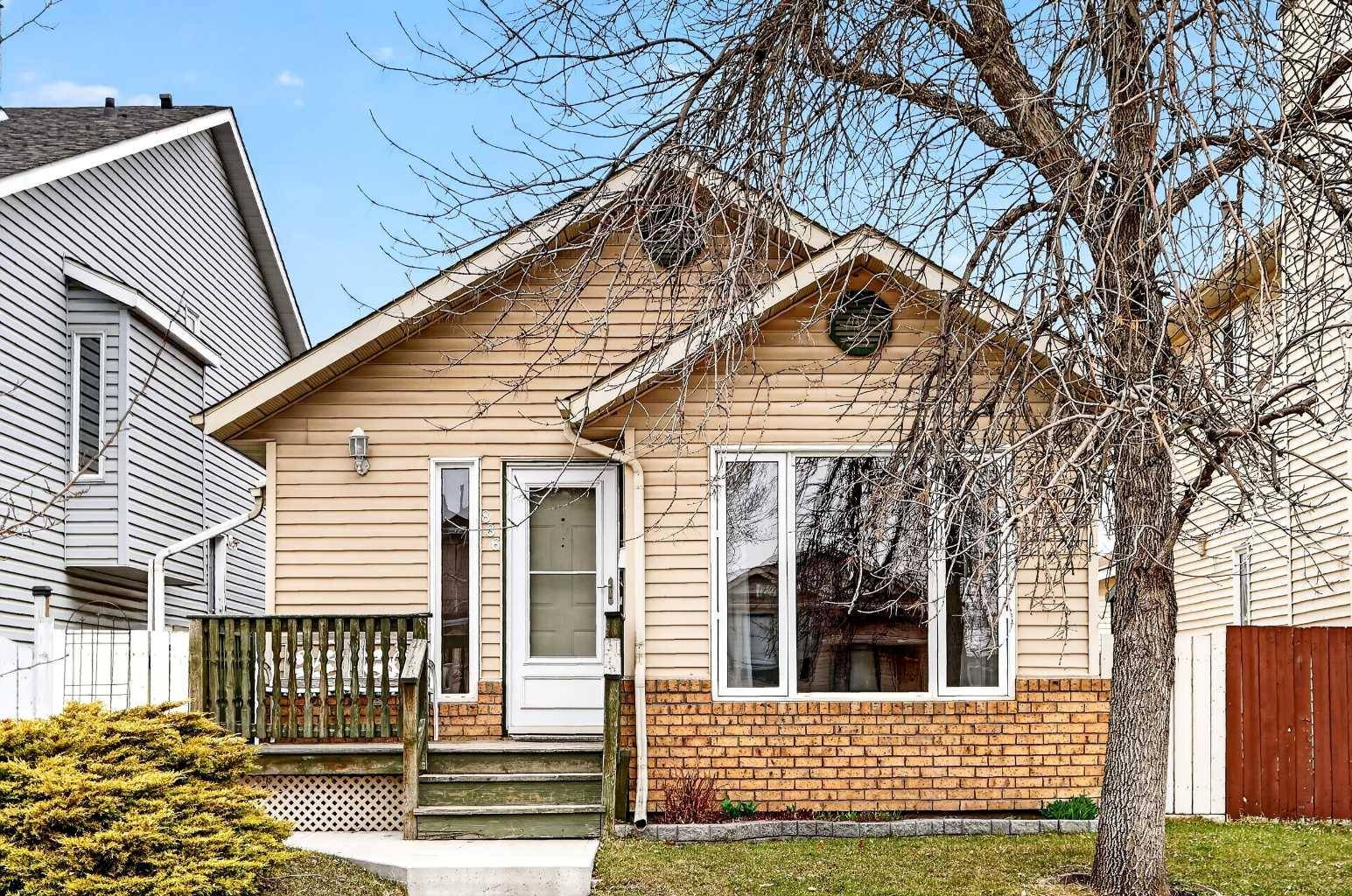 886 Erin Woods DR SE, Calgary, AB T2B 3C4