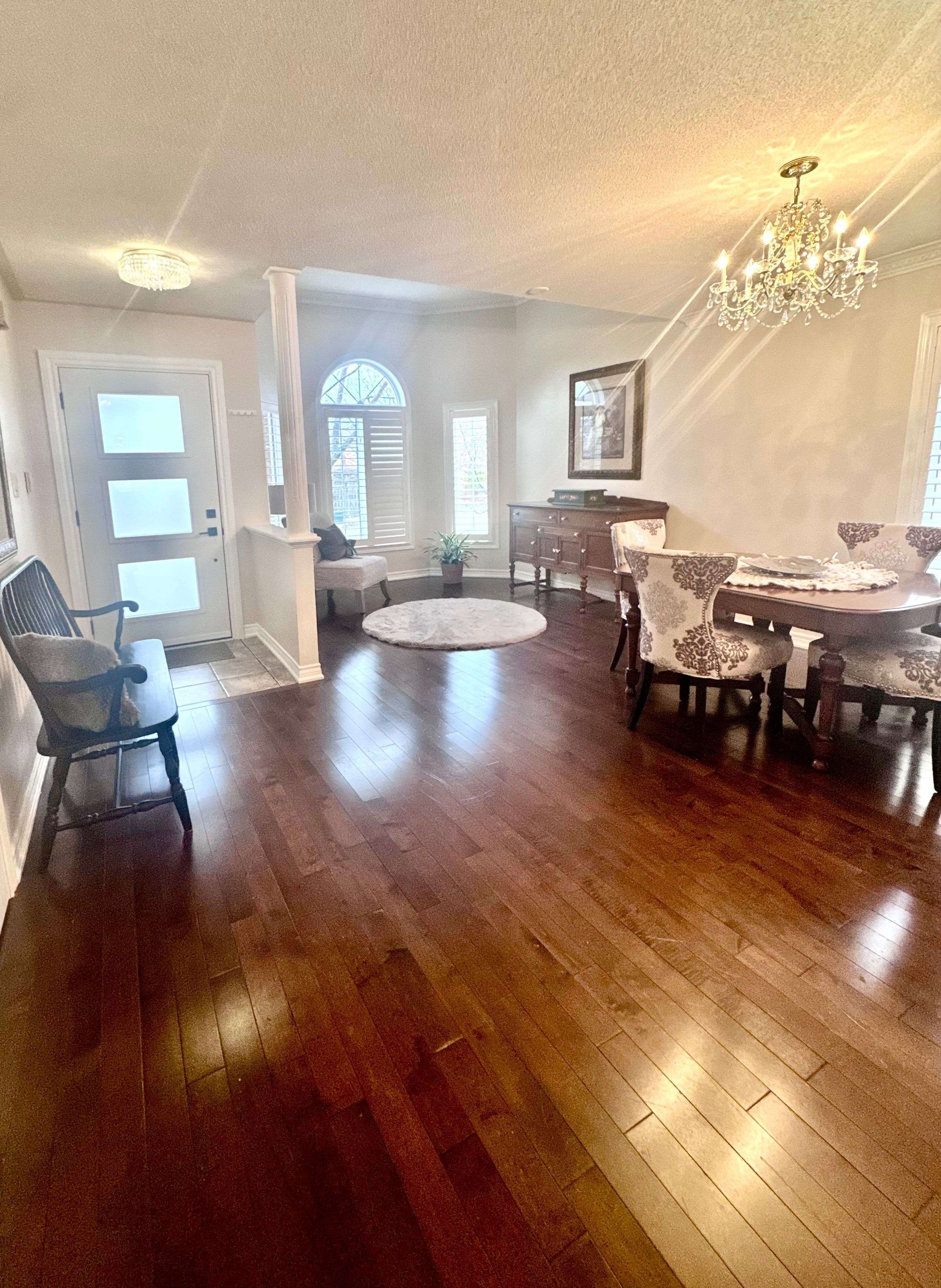 3 Underwood DR, Whitby, ON L1M 1H8