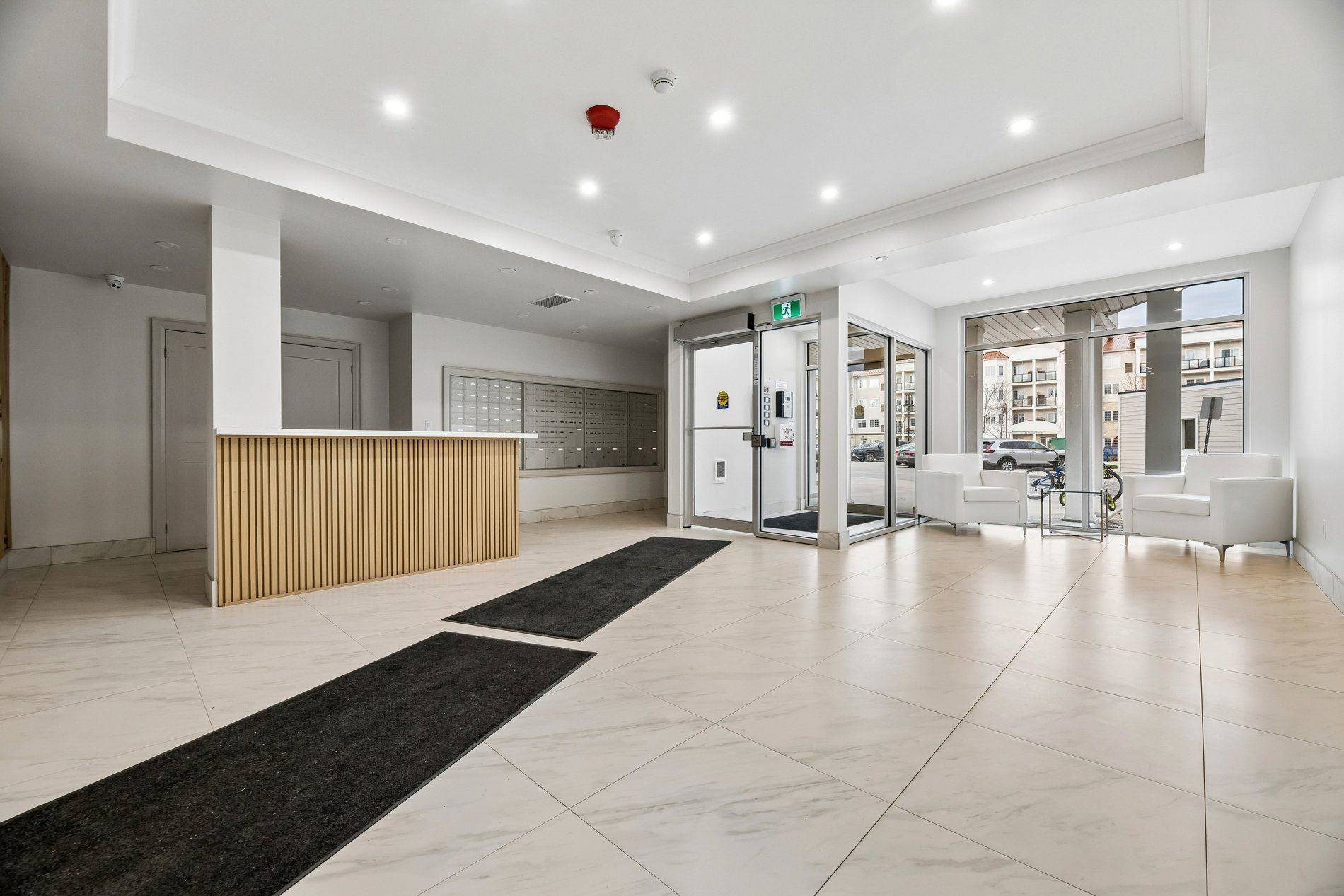 50 Lakebreeze DR #309, Clarington, ON L1B 0V9