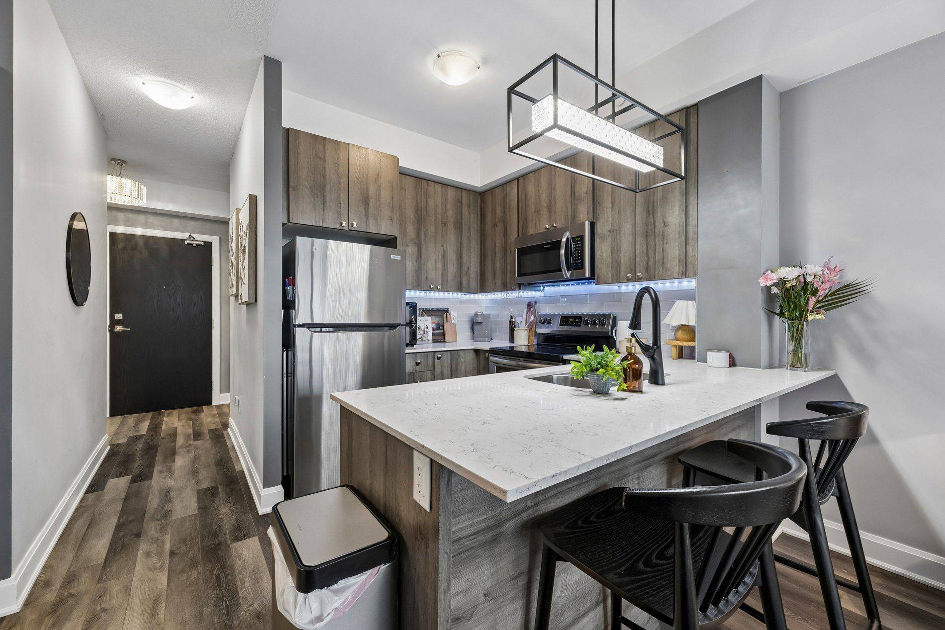 50 Lakebreeze DR #309, Clarington, ON L1B 0V9