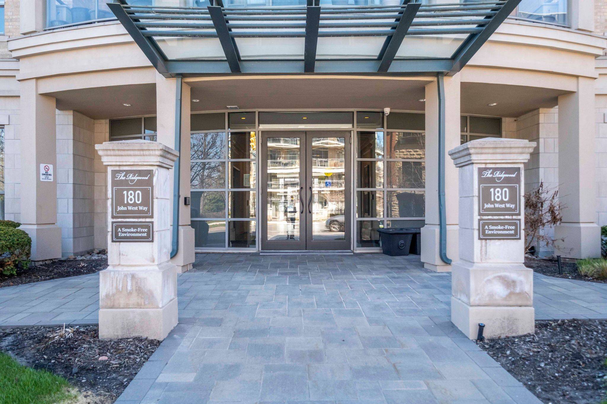 180 John West WAY #209, Aurora, ON L4G 0R3