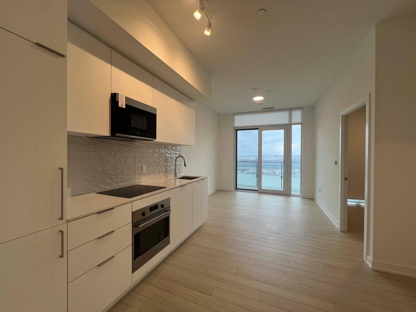 15 Skyridge DR #1816, Brampton, ON L6P 4S3