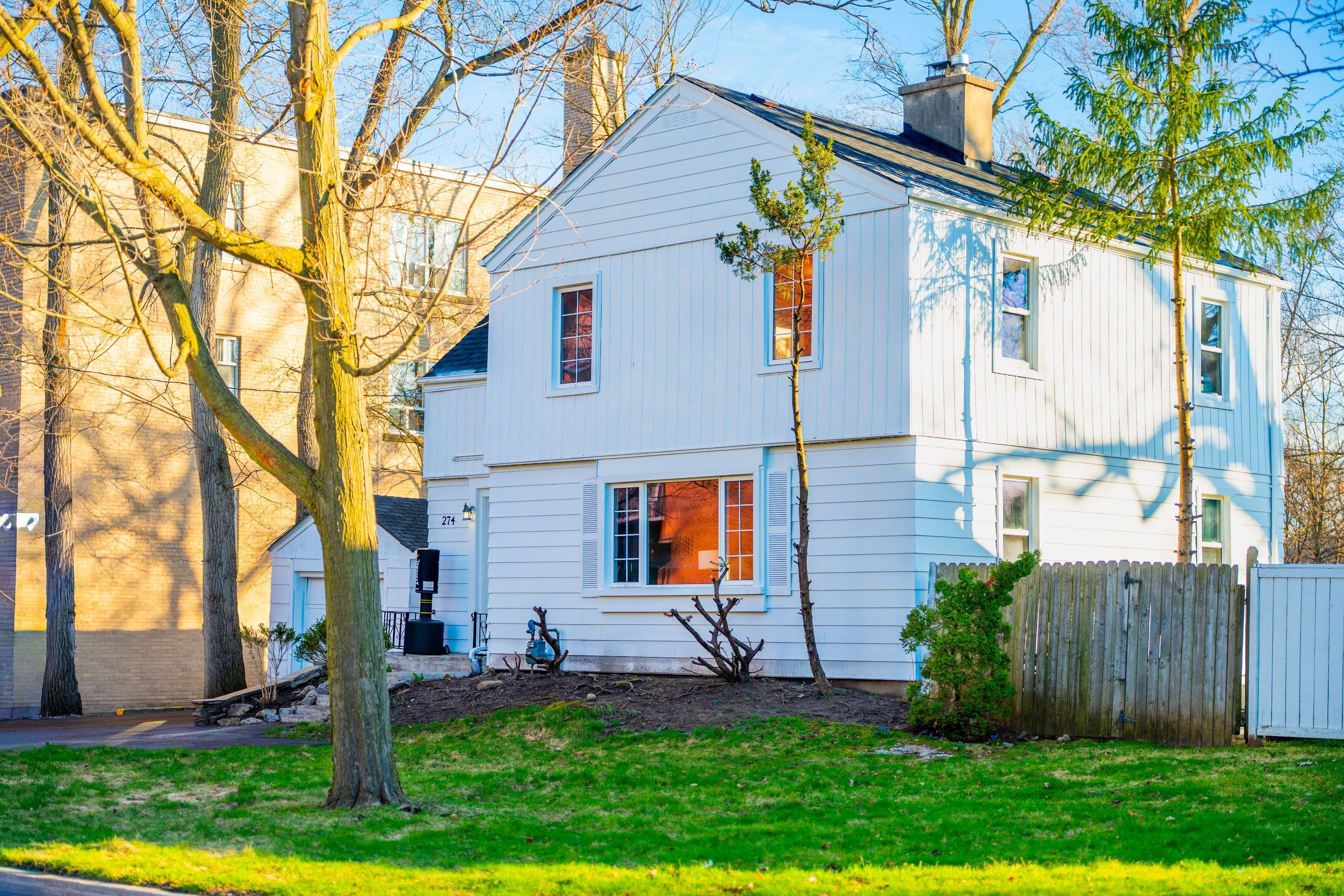 274 Reynolds ST, Oakville, ON L6J 3L4