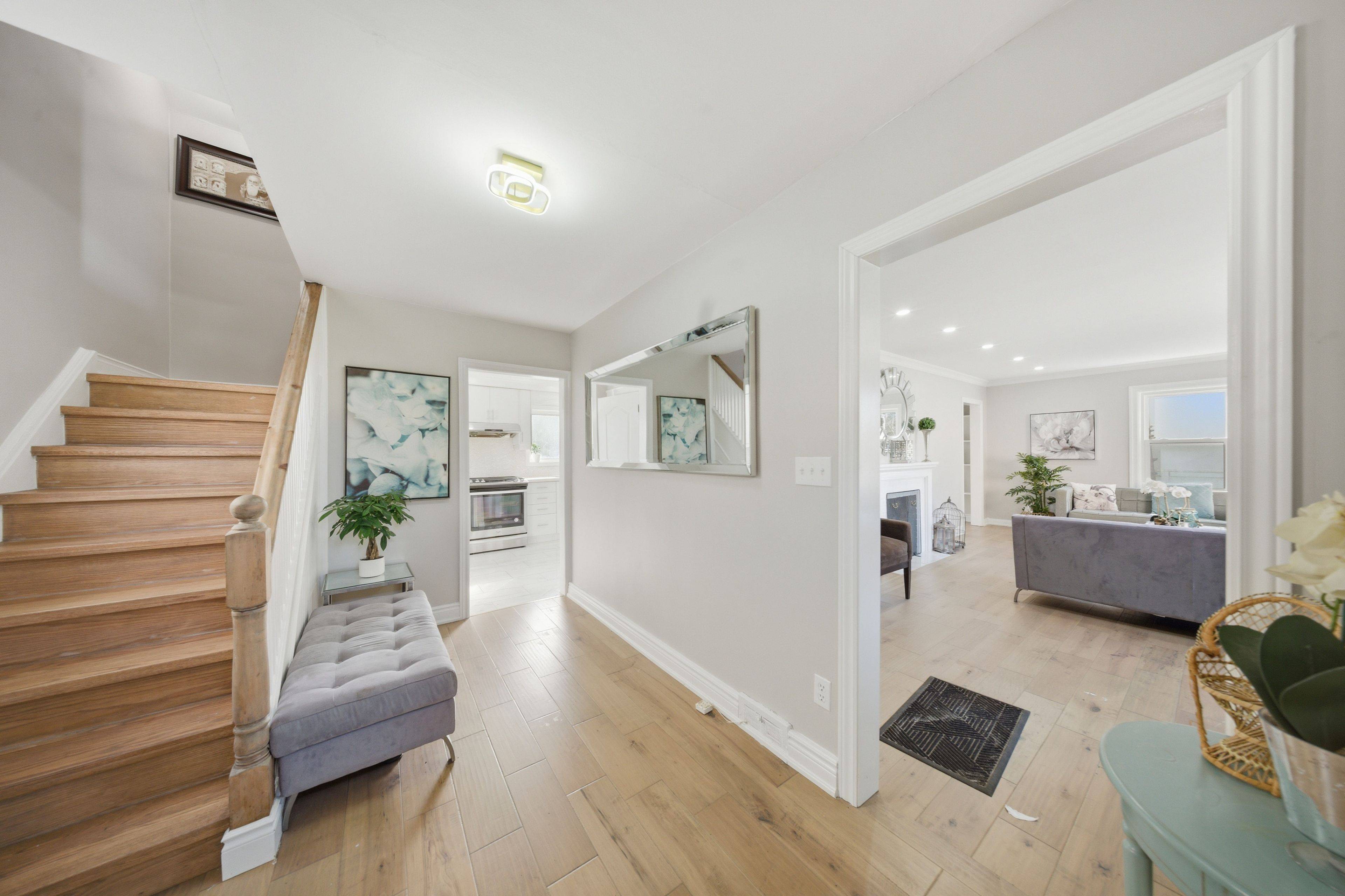 274 Reynolds ST, Oakville, ON L6J 3L4