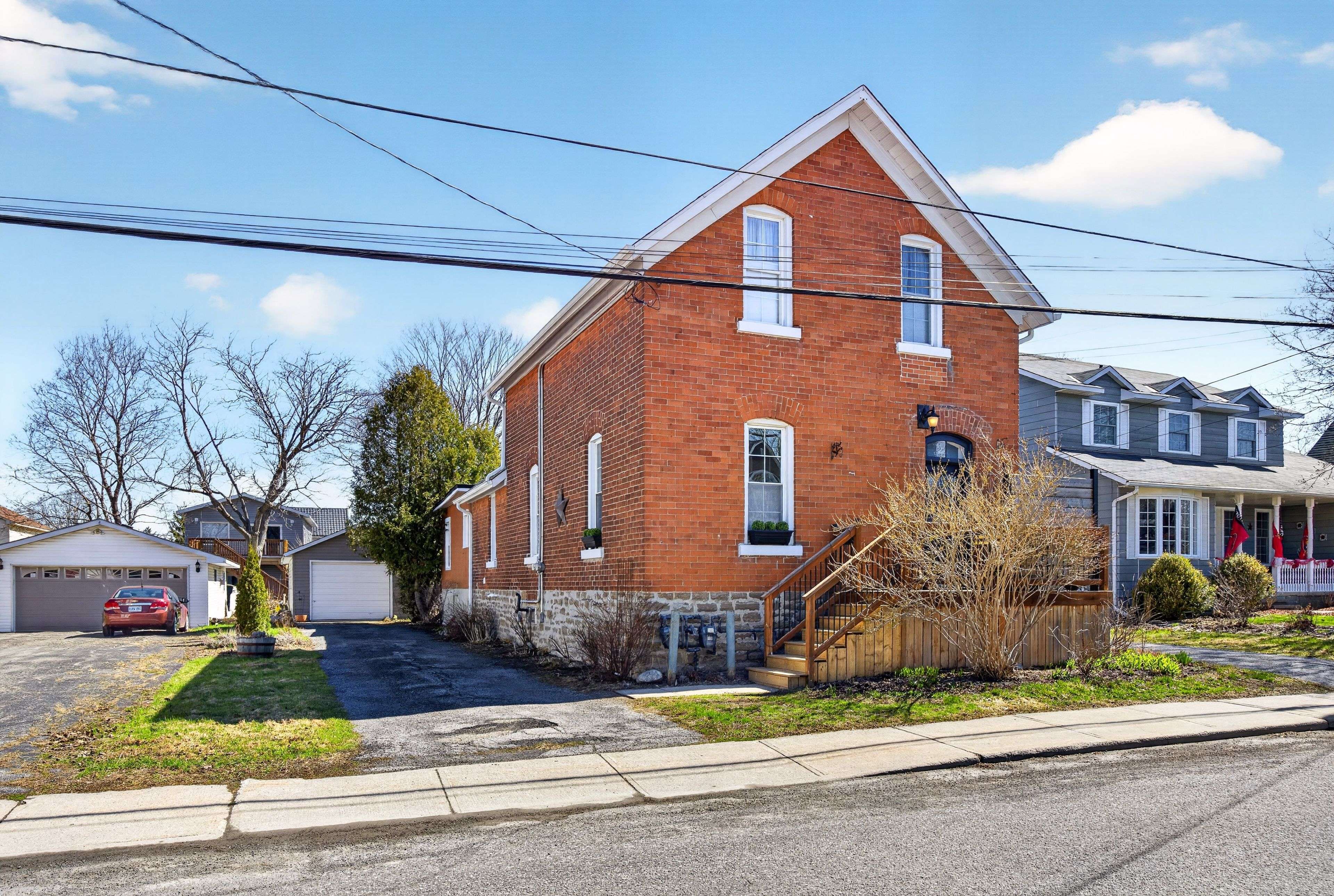 33 Napoleon ST, Carleton Place, ON K7C 2X4