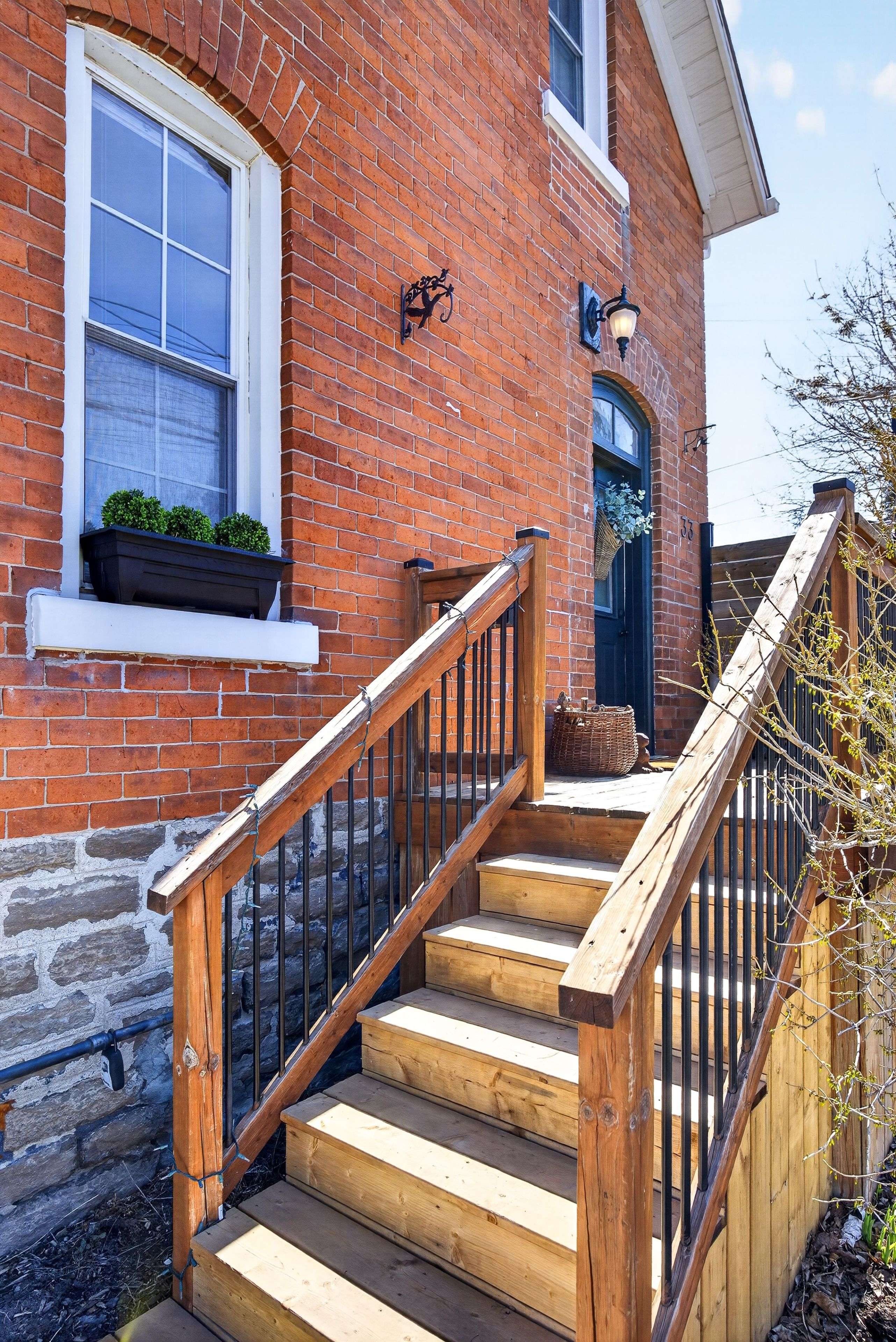 33 Napoleon ST, Carleton Place, ON K7C 2X4