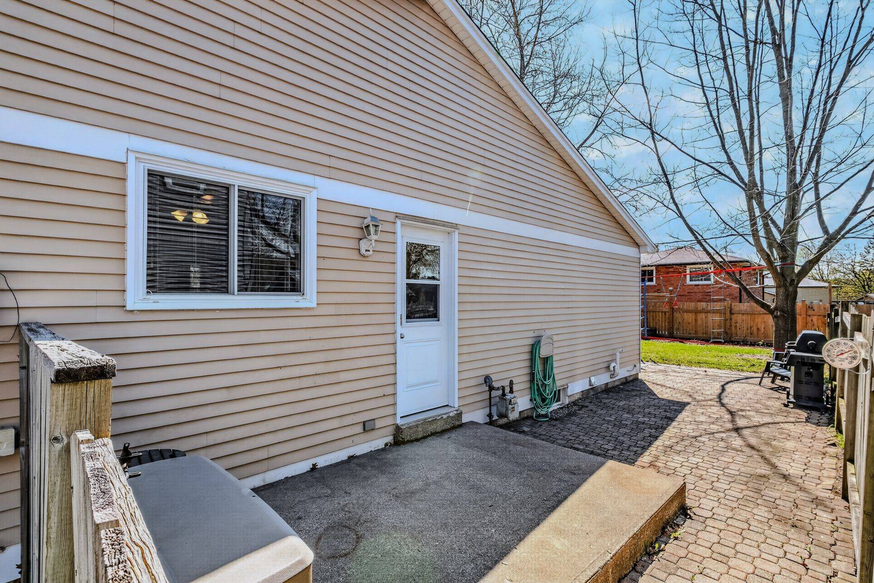 8 Coulbeck RD, Brantford, ON N3P 1B7