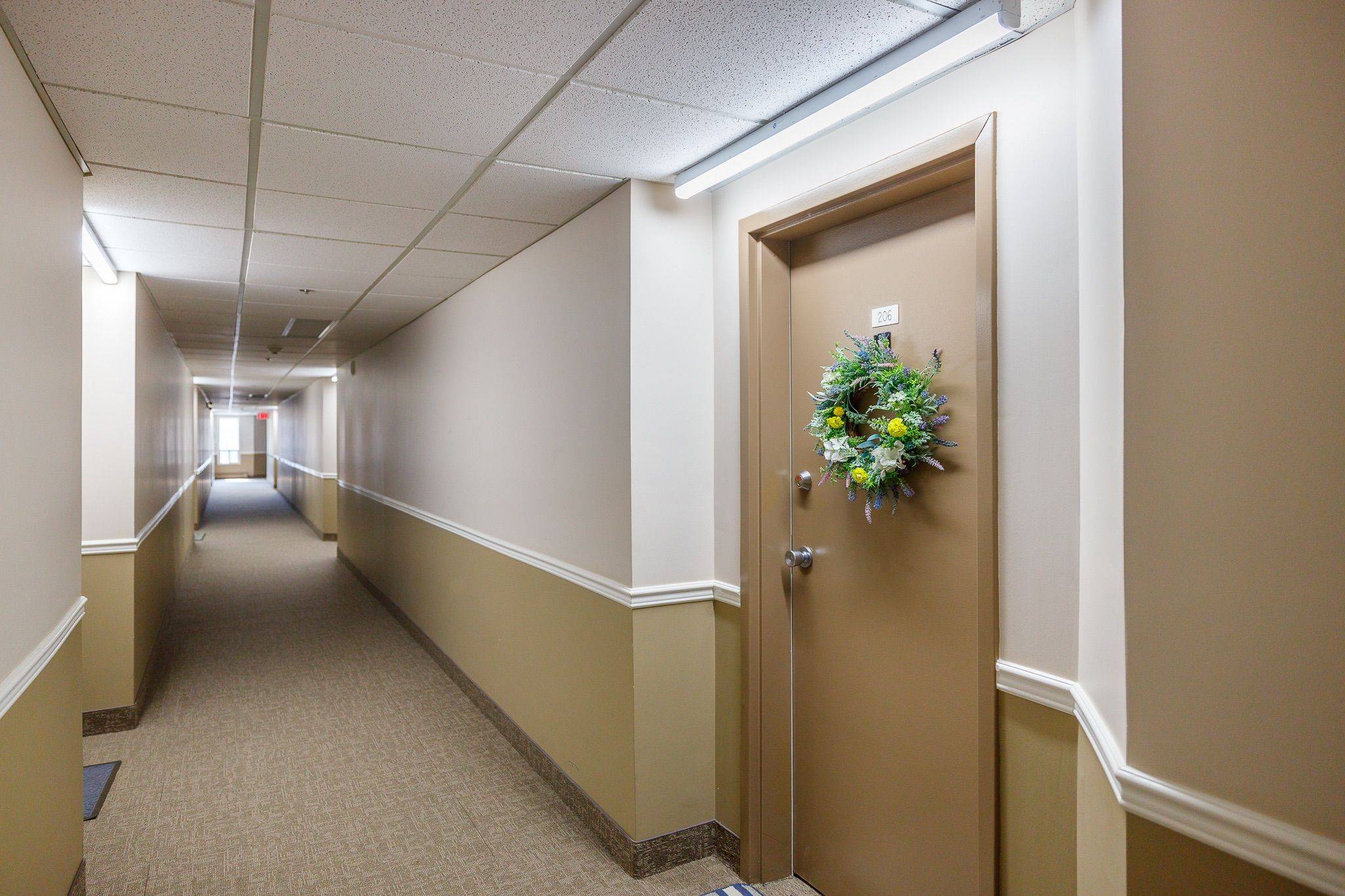 6 NIAGARA ST #206, Grimsby, ON L3M 5A4