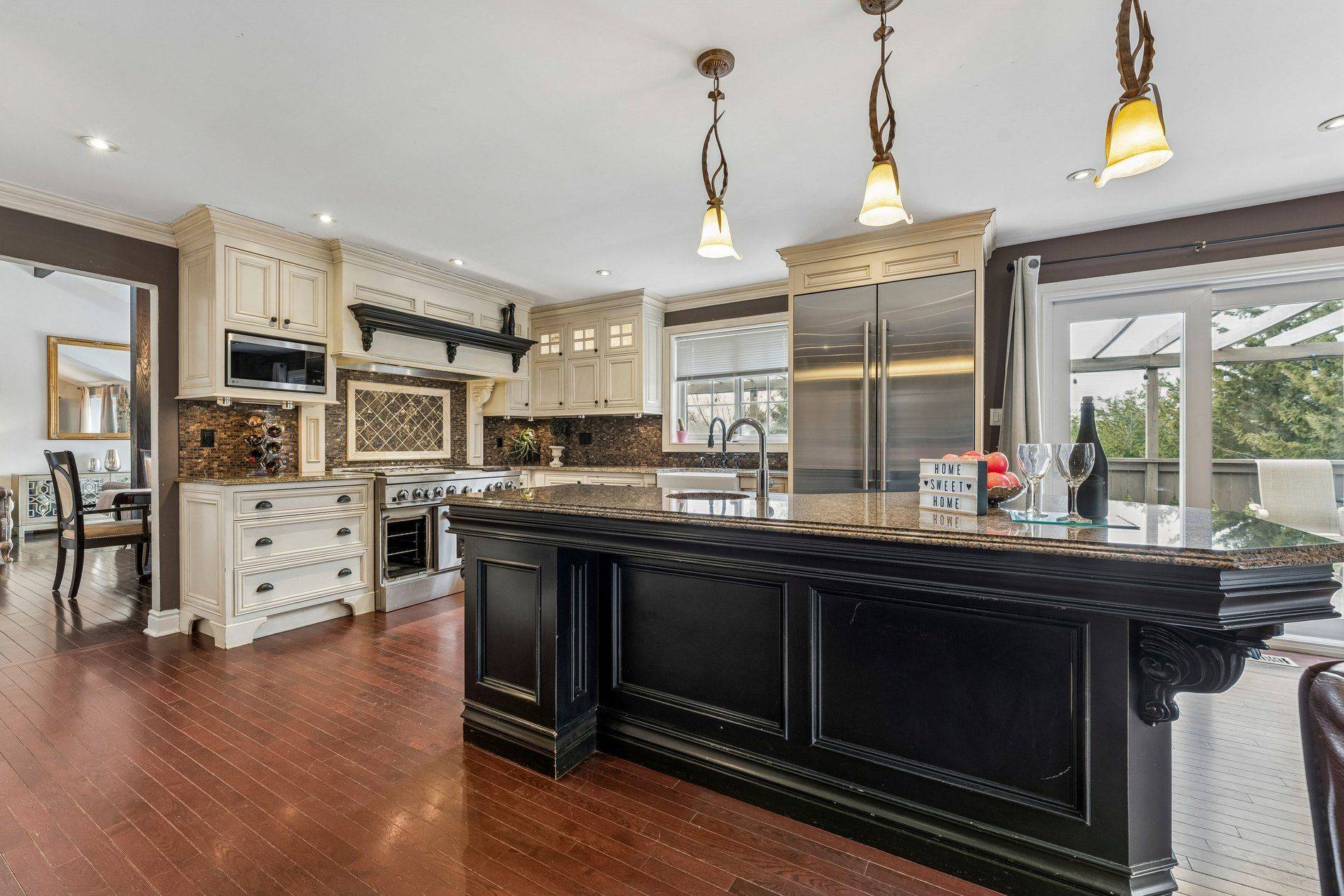 16 Hilltop CRES, East Garafraxa, ON L9W 6B8