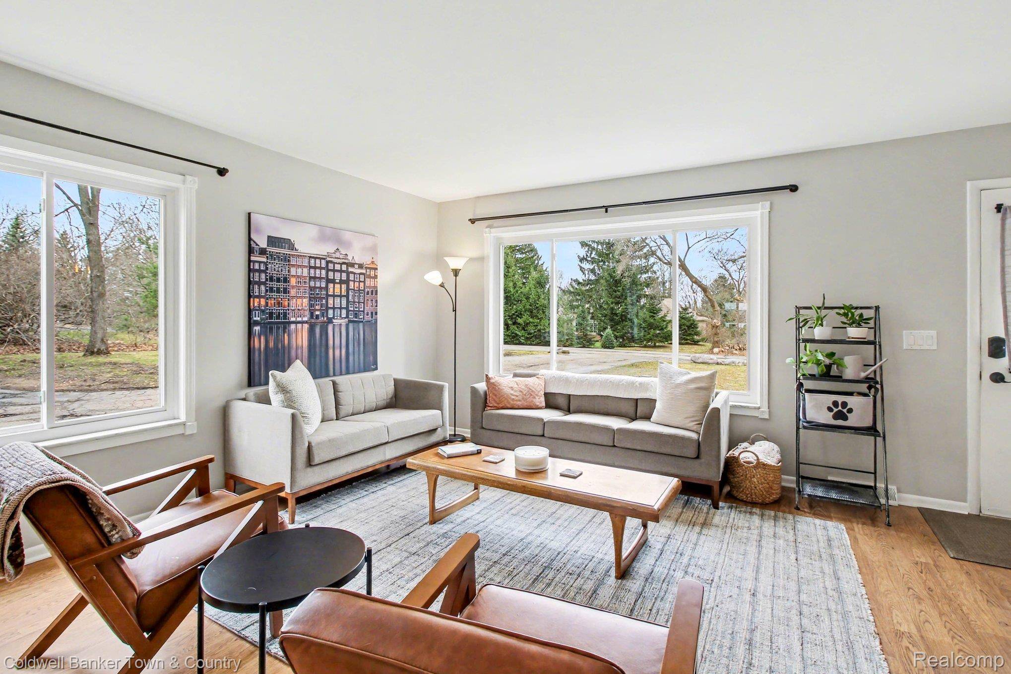 5084 Kintyre LN, Brighton, MI 48116