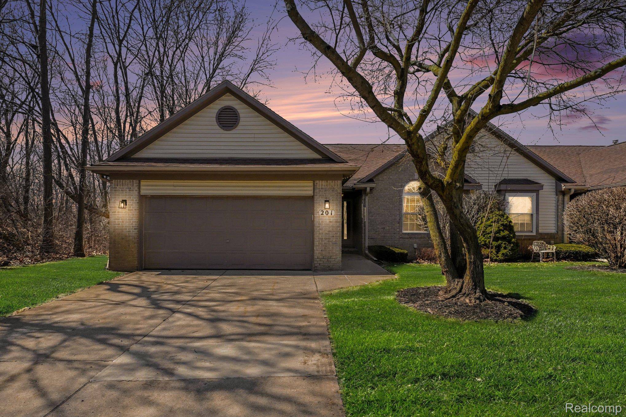 201 Whispering HL, Commerce Charter Township, MI 48390