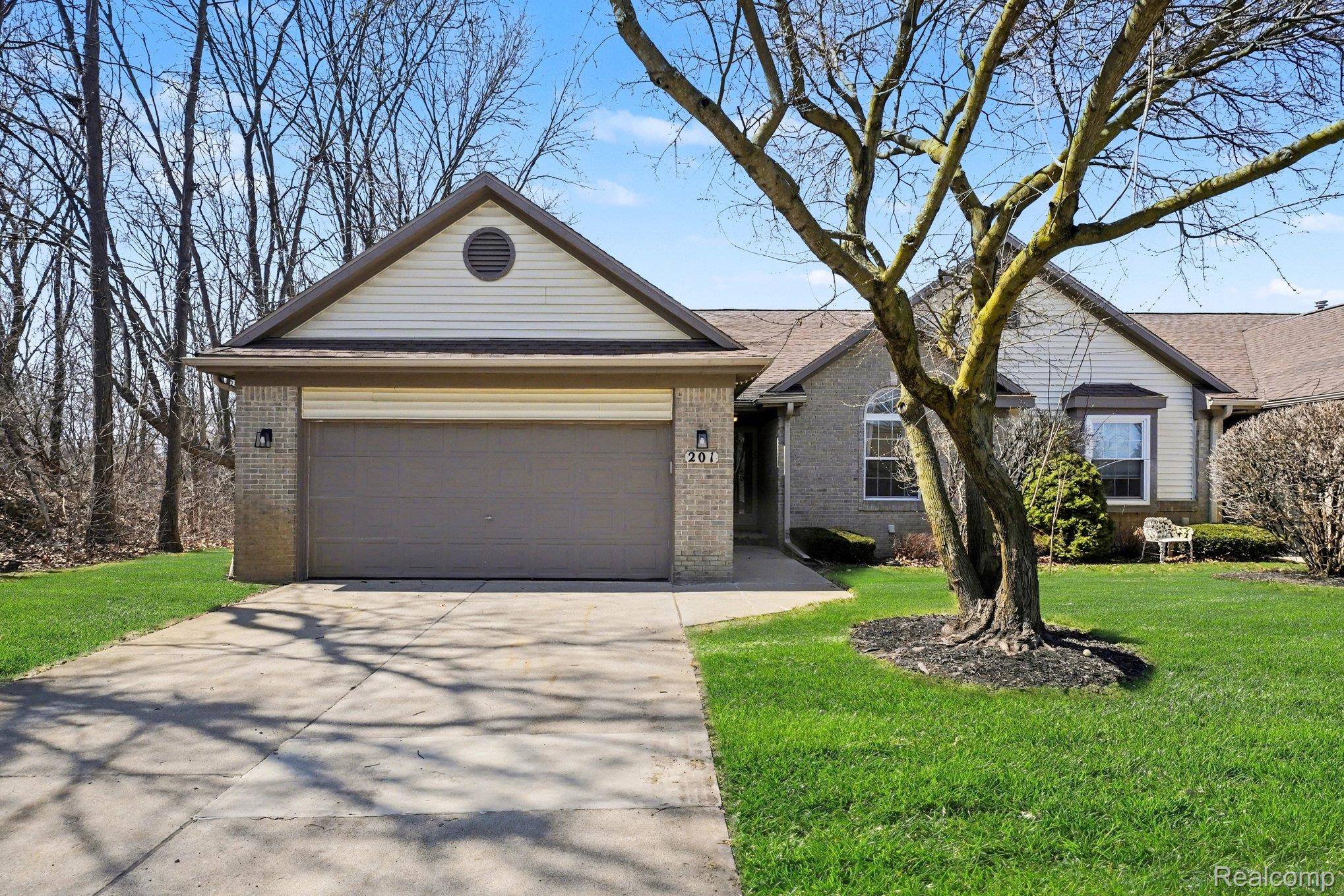 201 Whispering HL, Commerce Charter Township, MI 48390