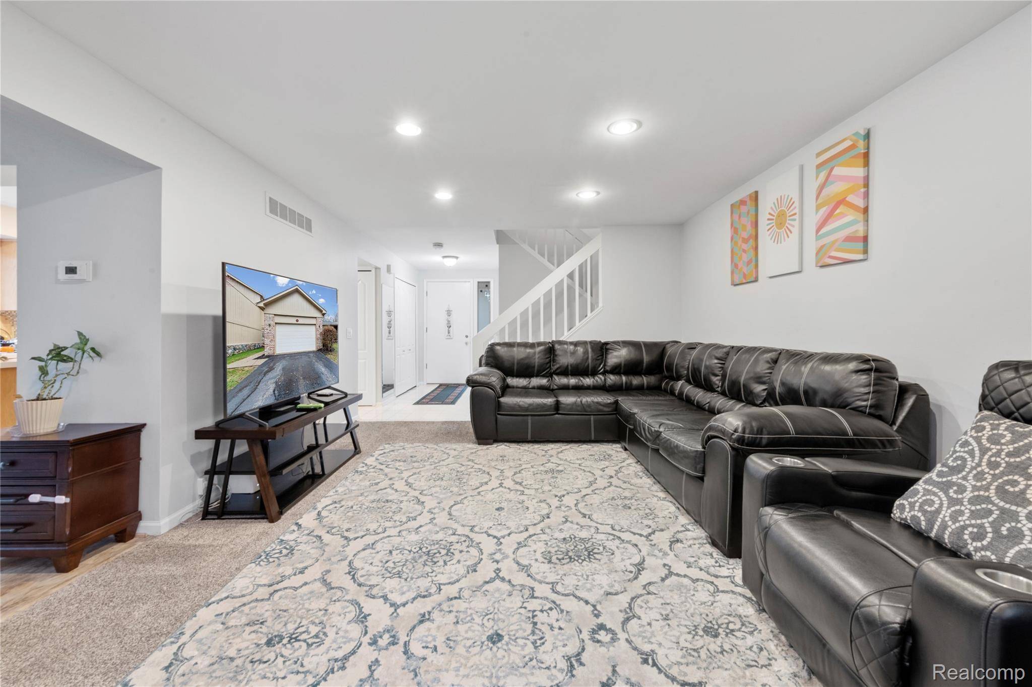 29455 Sylvan LN, Farmington Hills, MI 48334