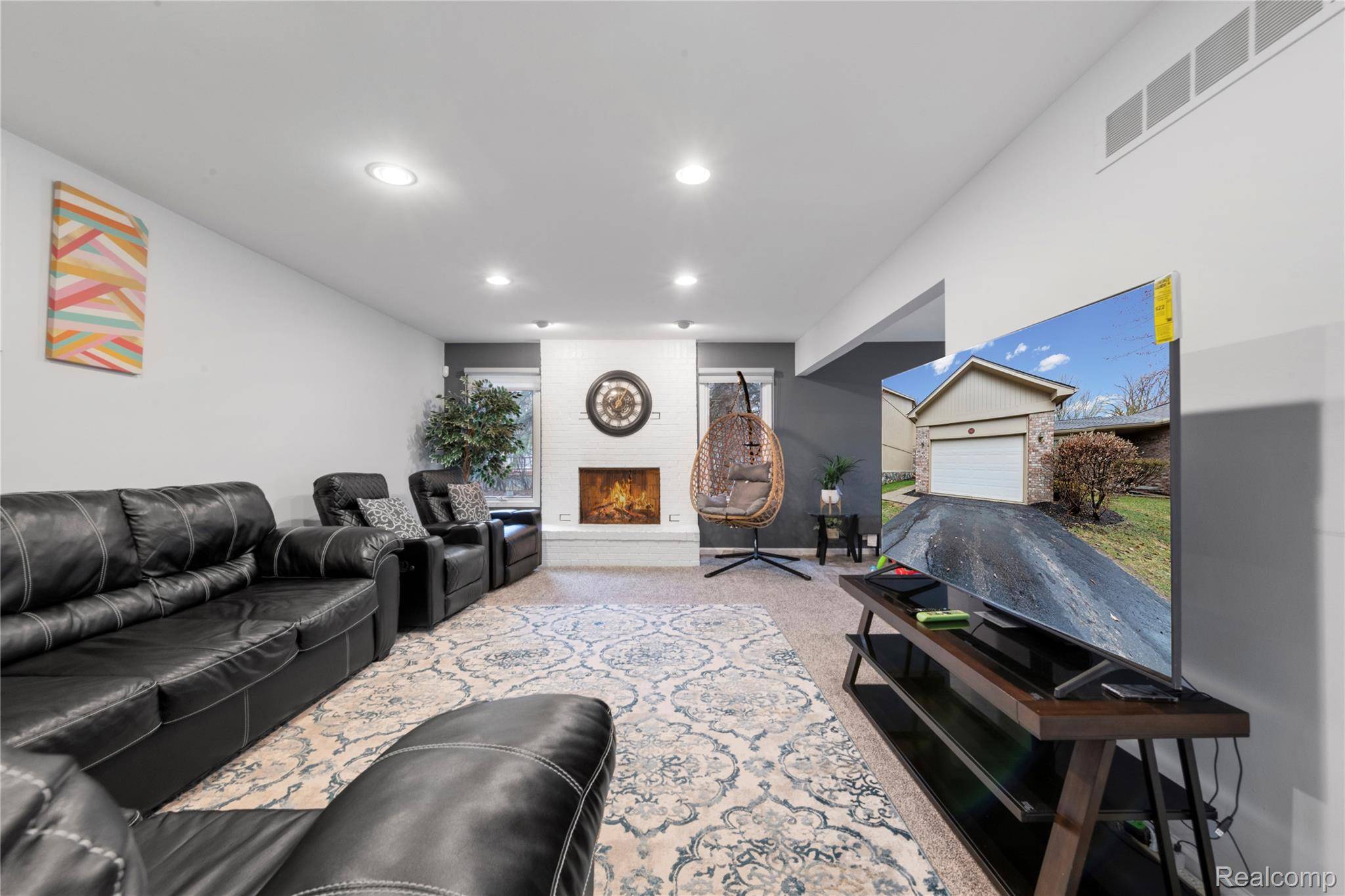 29455 Sylvan LN, Farmington Hills, MI 48334