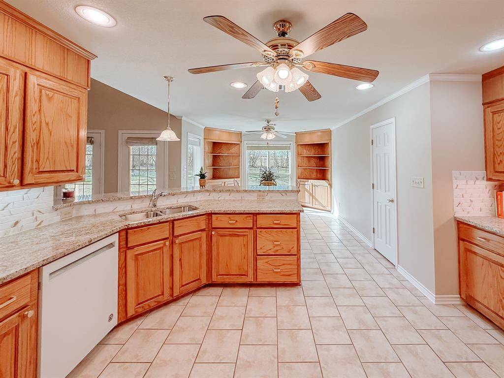 251 County Road 1171, Fairfield, TX 75840