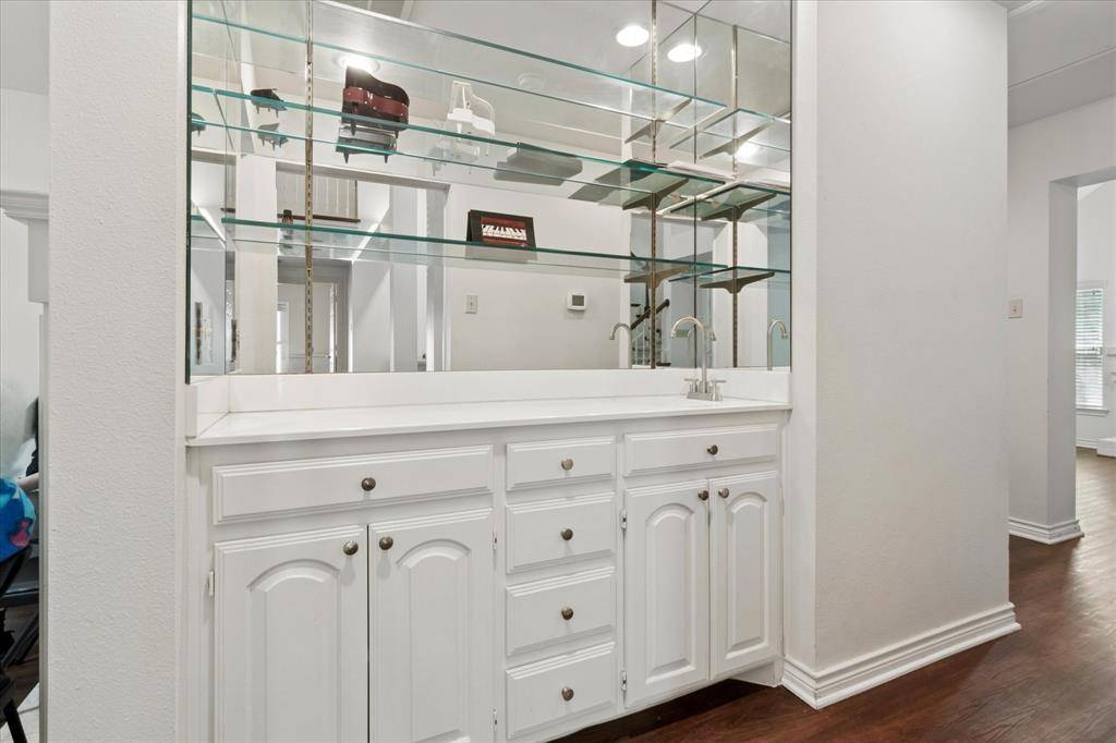 924 Mccoy Drive, Irving, TX 75062