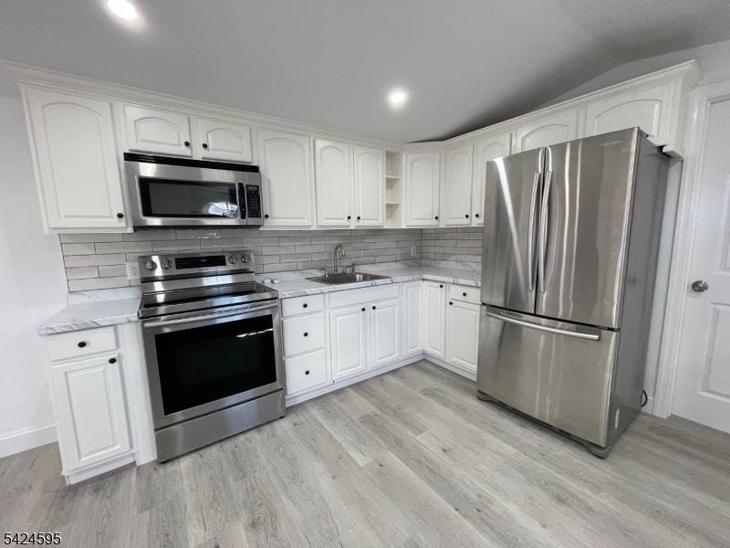 10 3rd St, Wayne Twp., NJ 07470