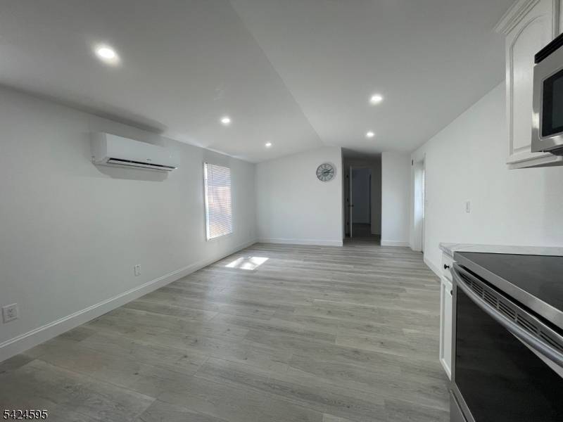 10 3rd St, Wayne Twp., NJ 07470