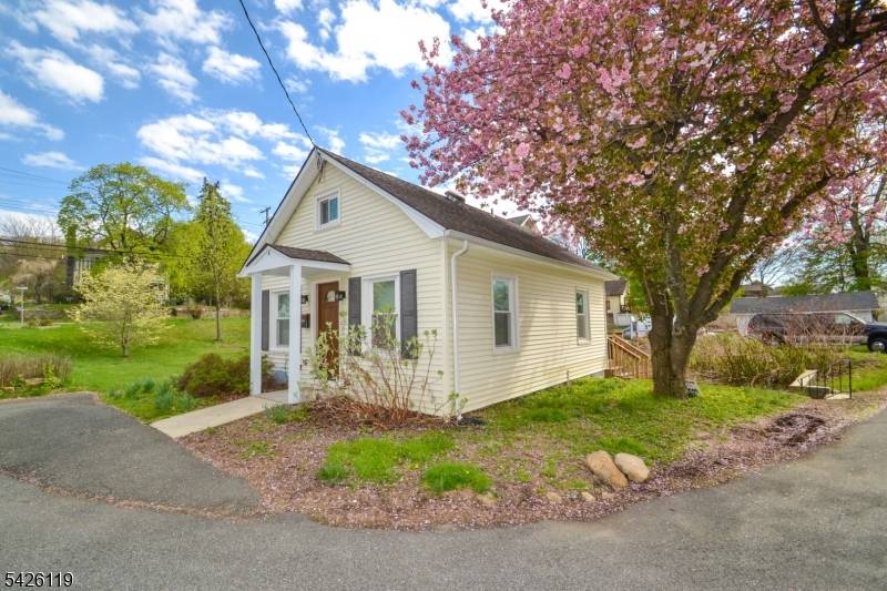 4 W Lincoln Ave, Rockaway Boro, NJ 07866