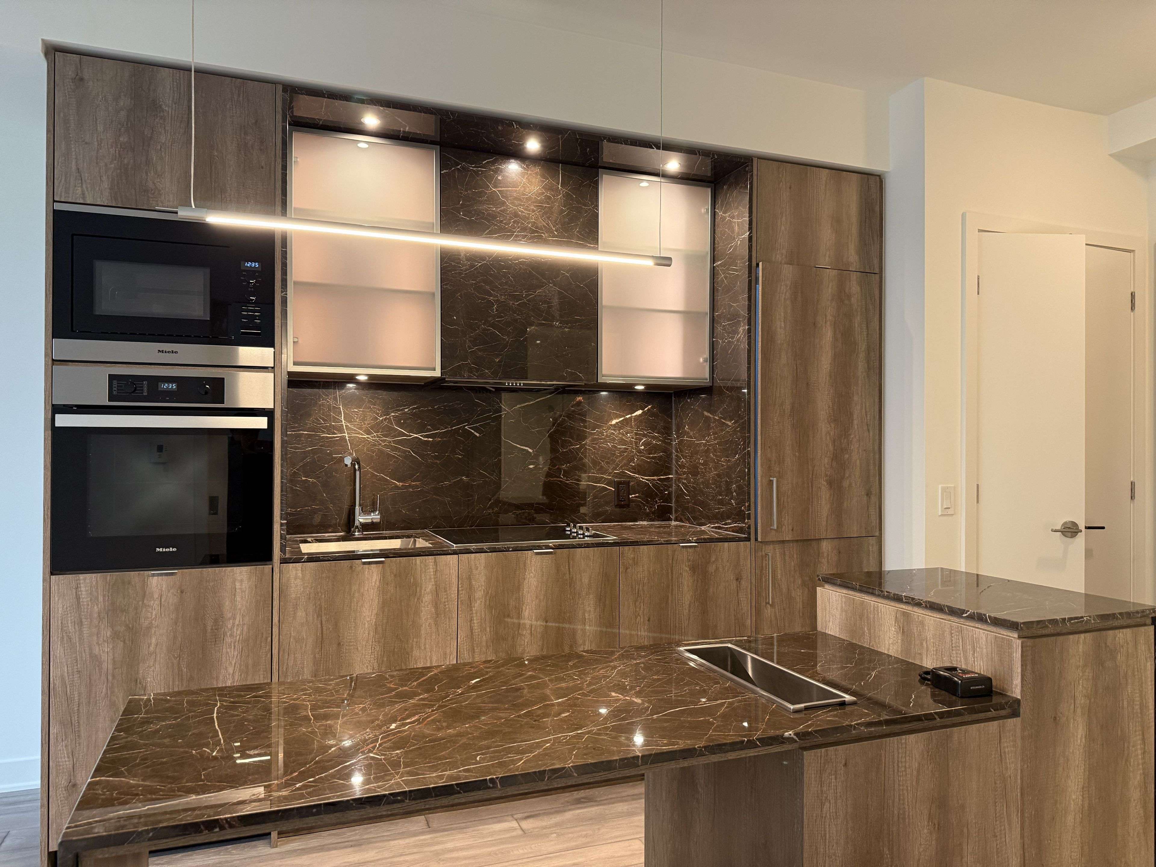 11 Yorkville AVE #1306, Toronto C02, ON M4W 1L2