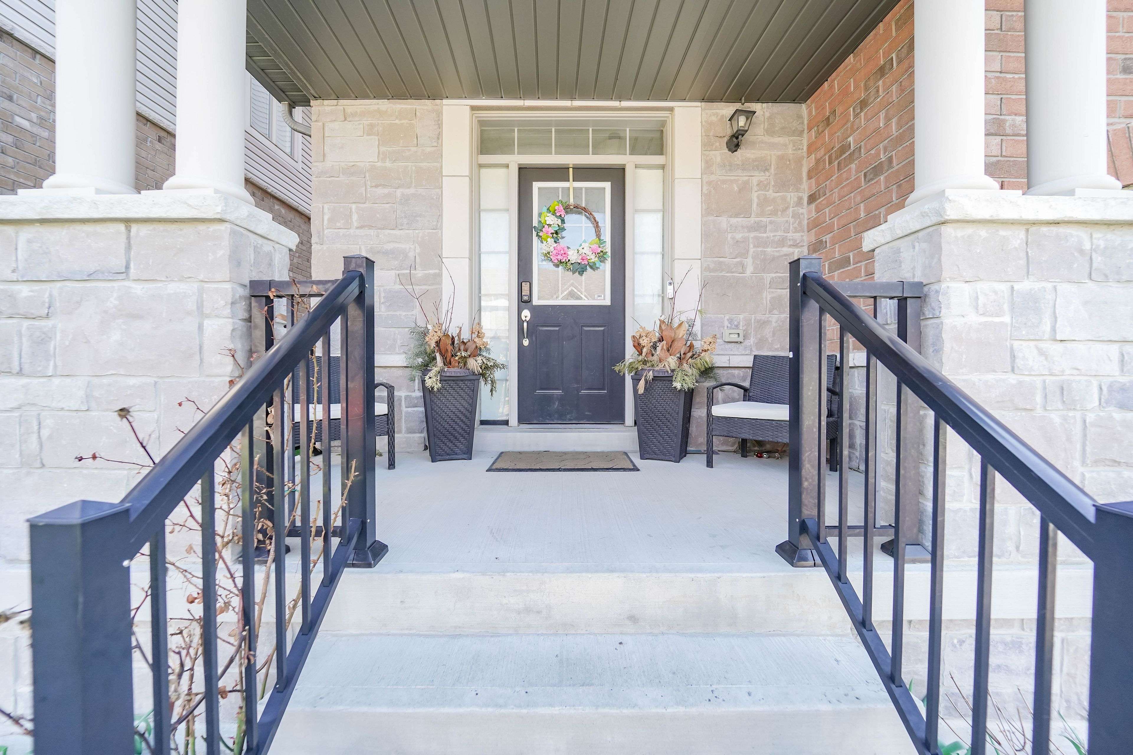 82 Mcroberts CRES, Clarington, ON L1E 0H4