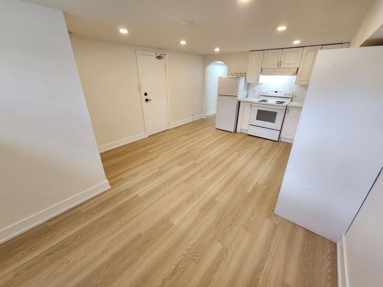 31 Bailey CRES #Lower, Aurora, ON L4G 2B2