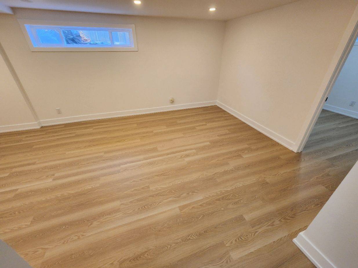 31 Bailey CRES #Lower, Aurora, ON L4G 2B2