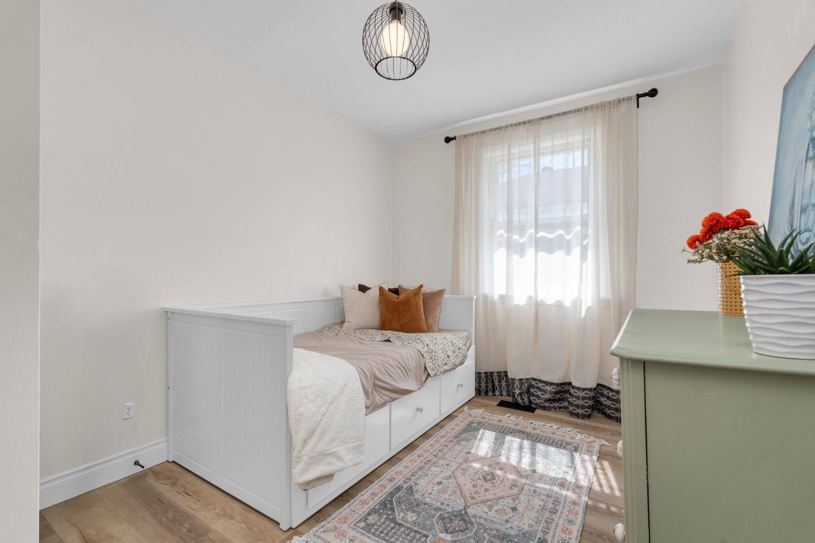 22 Agnes ST, Barrie, ON L4M 2S2