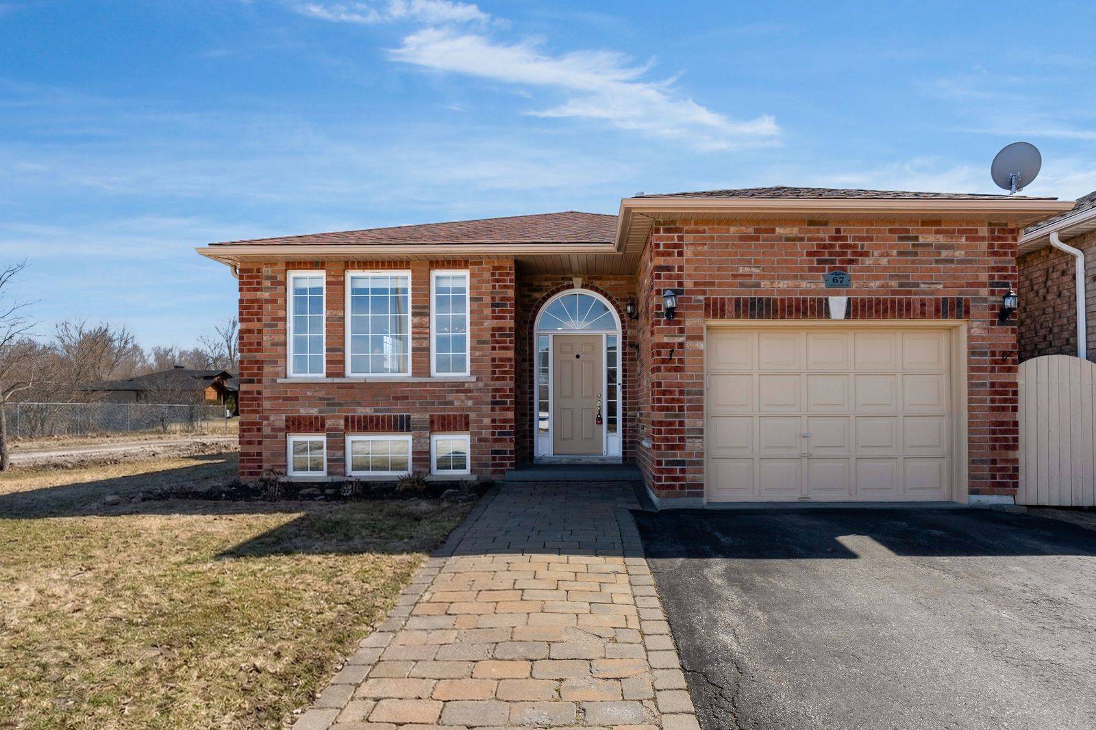 67 Forest Dale DR, Barrie, ON L4M 6M9
