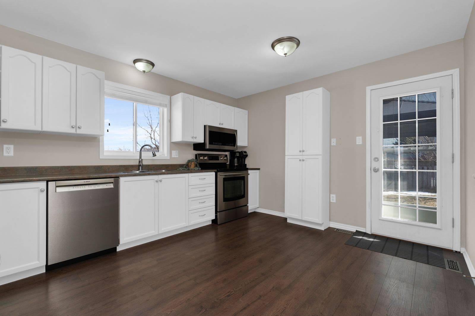 67 Forest Dale DR, Barrie, ON L4M 6M9