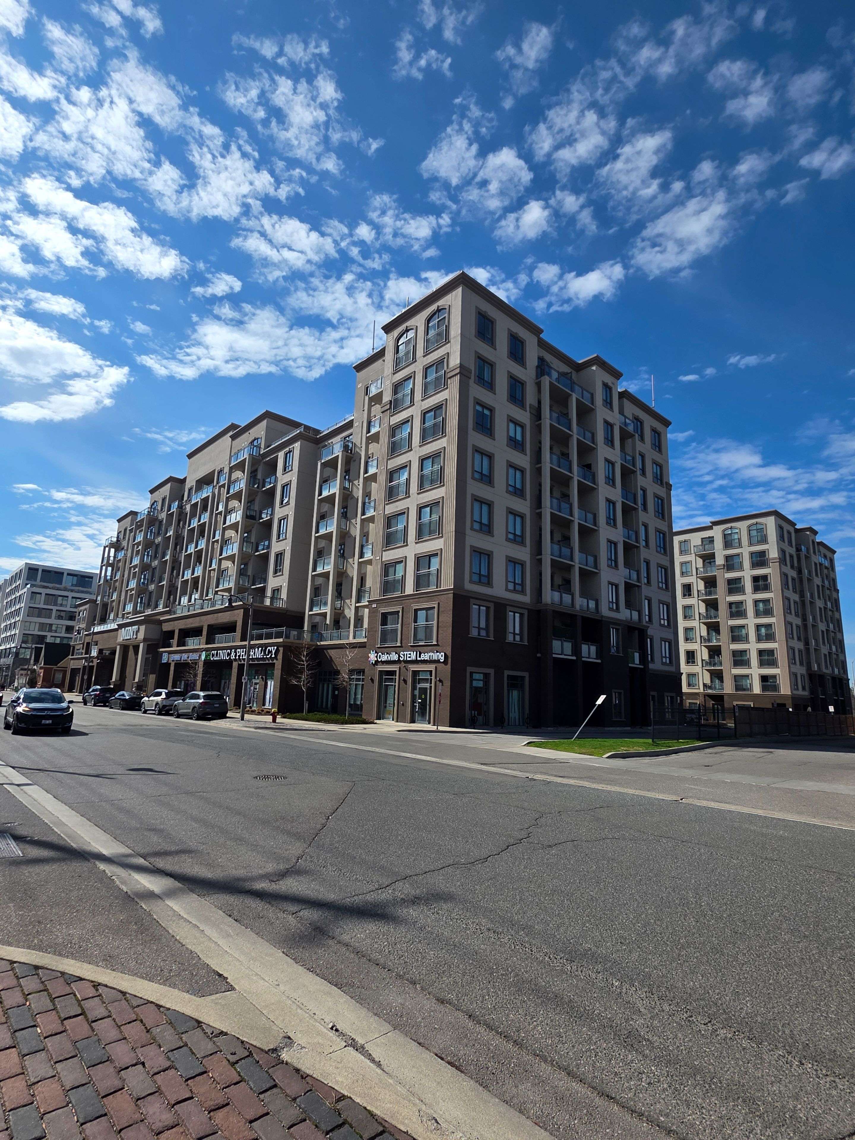 2486 Old Bronte RD NE #202, Oakville, ON L6M 4J2