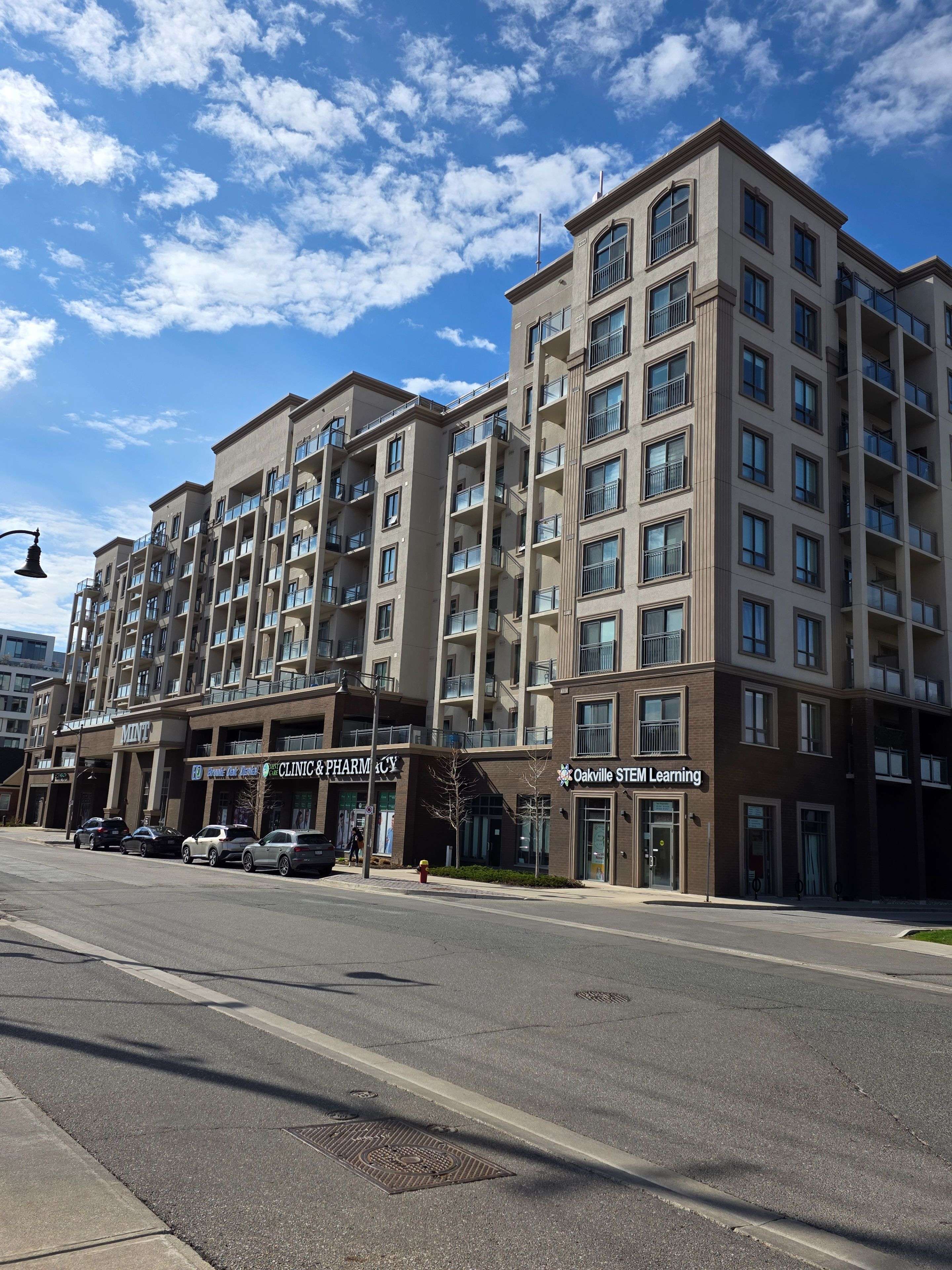 2486 Old Bronte RD NE #202, Oakville, ON L6M 4J2