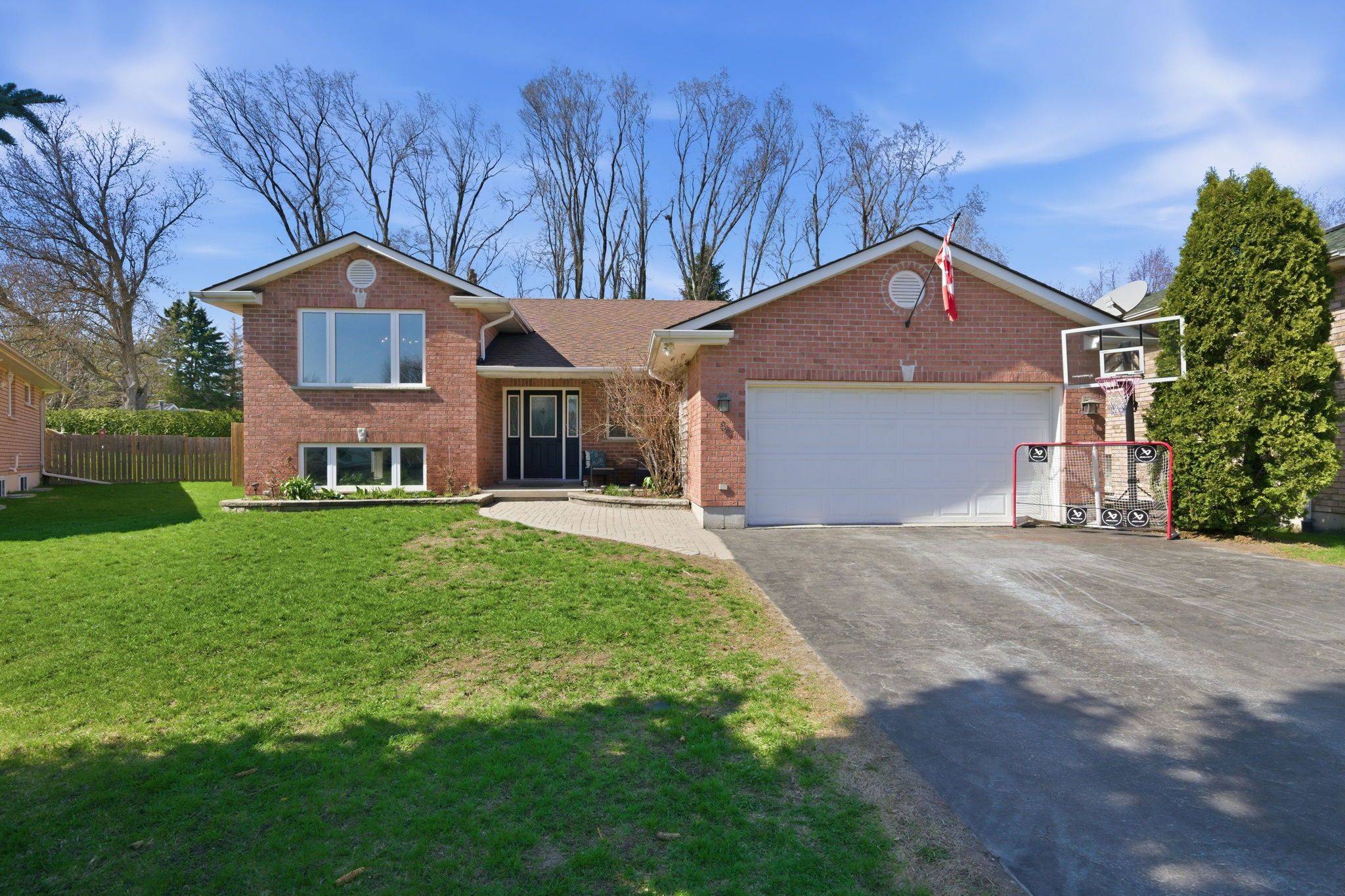 8 Henderson LN, Brighton, ON K0K 1H0