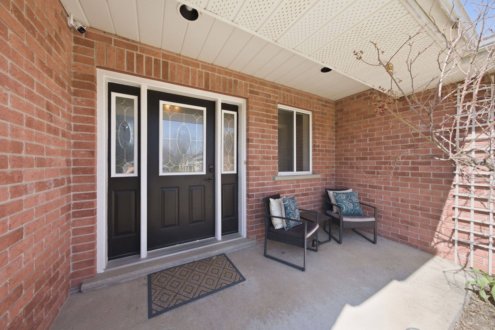 8 Henderson LN, Brighton, ON K0K 1H0