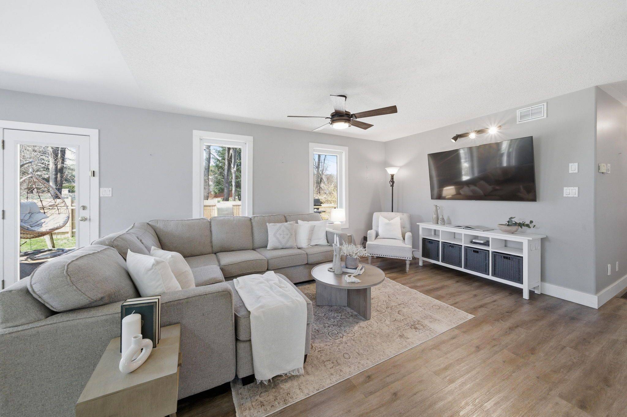 8 Henderson LN, Brighton, ON K0K 1H0