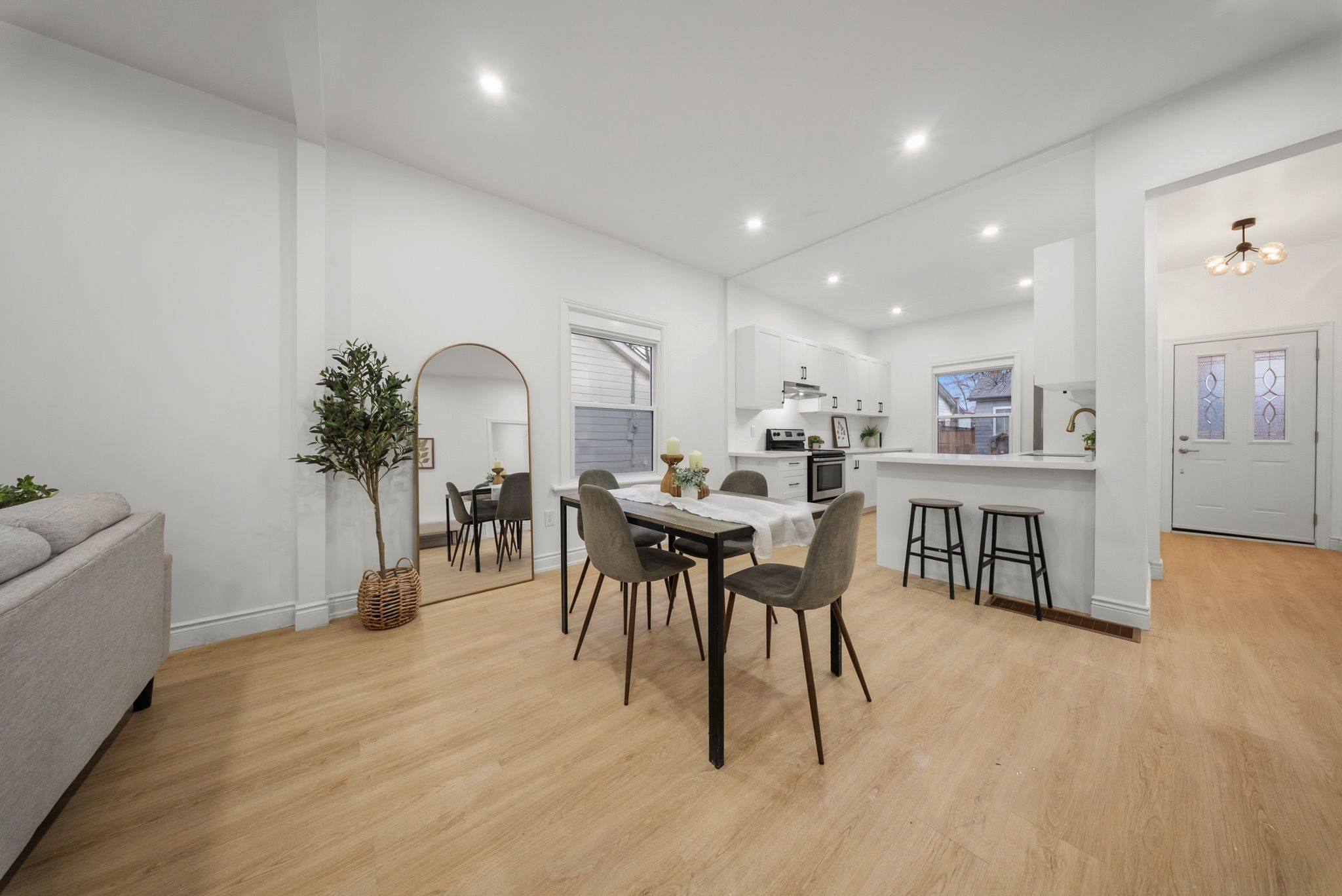 8 Main ST, Brantford, ON N3R 3X2