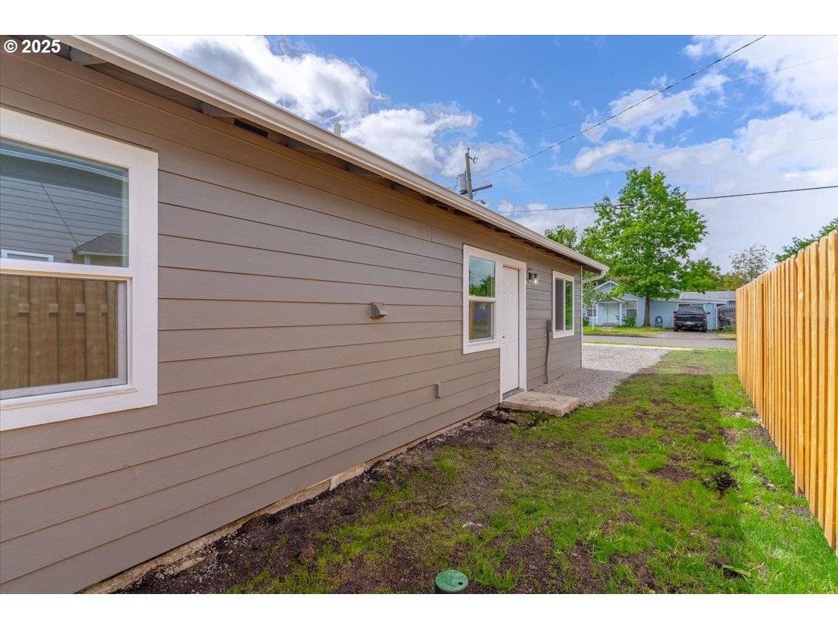 494 17TH ST, Salem, OR 97301