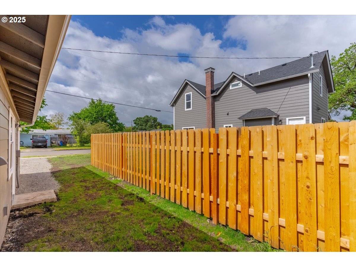 494 17TH ST, Salem, OR 97301