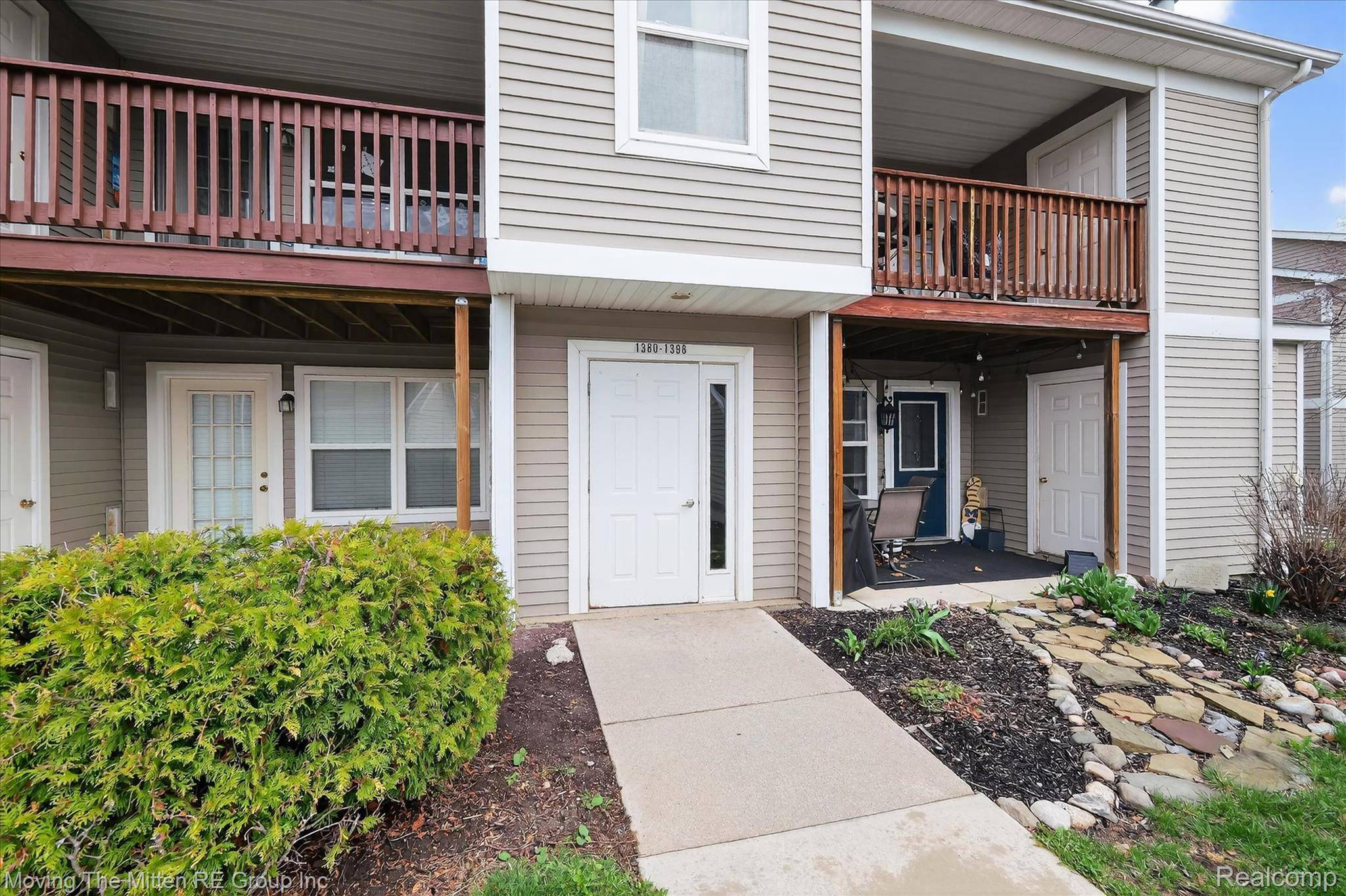 1398 Heatherwood LN, Pittsfield Charter Township, MI 48108