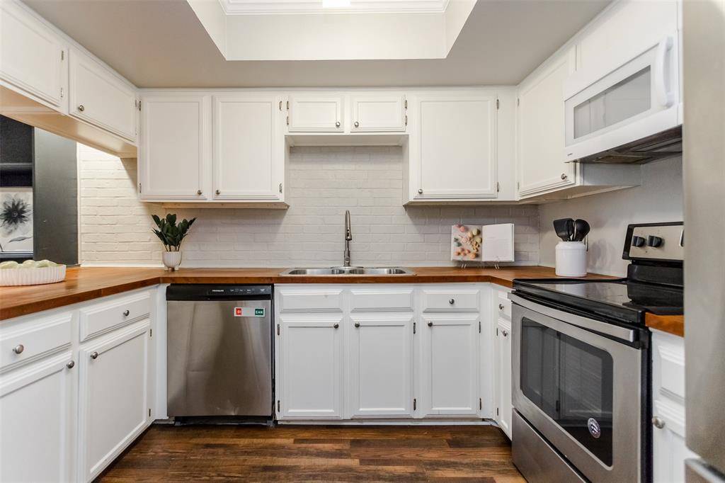 2706 Meadowstone Court, Carrollton, TX 75006