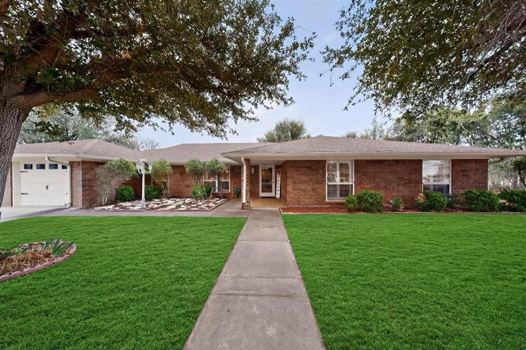 623 S Harbor Court, Granbury, TX 76048