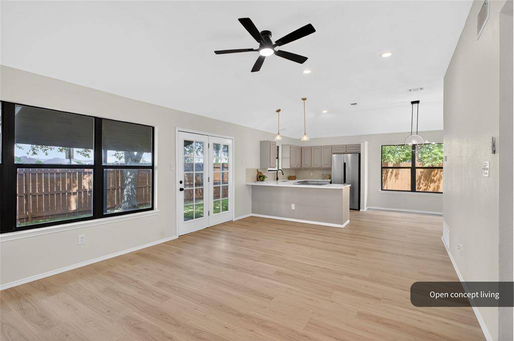 509 Brookside Court, Burleson, TX 76028