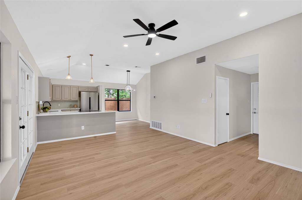 509 Brookside Court, Burleson, TX 76028