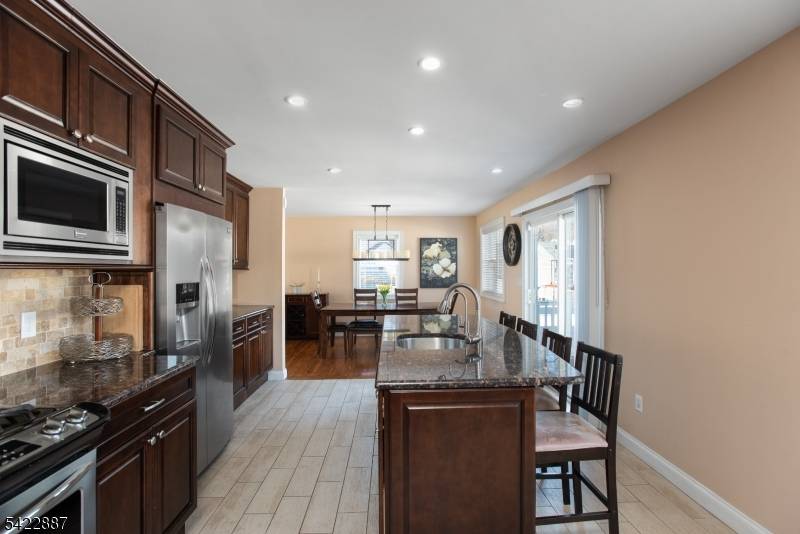 22 Andrew St, Green Brook Twp., NJ 08812