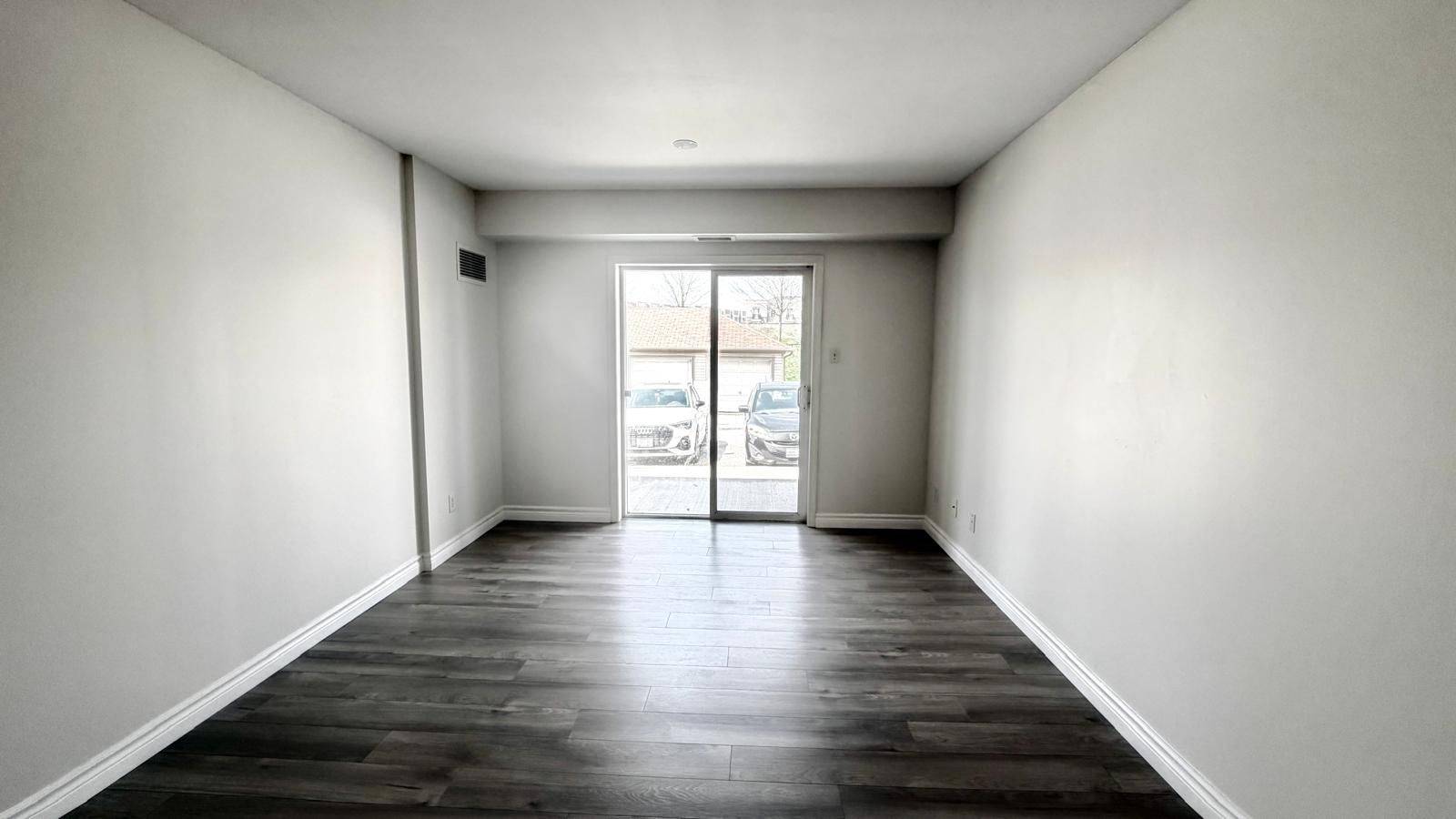 128 Aspen Springs DR #105, Clarington, ON L1C 0G9