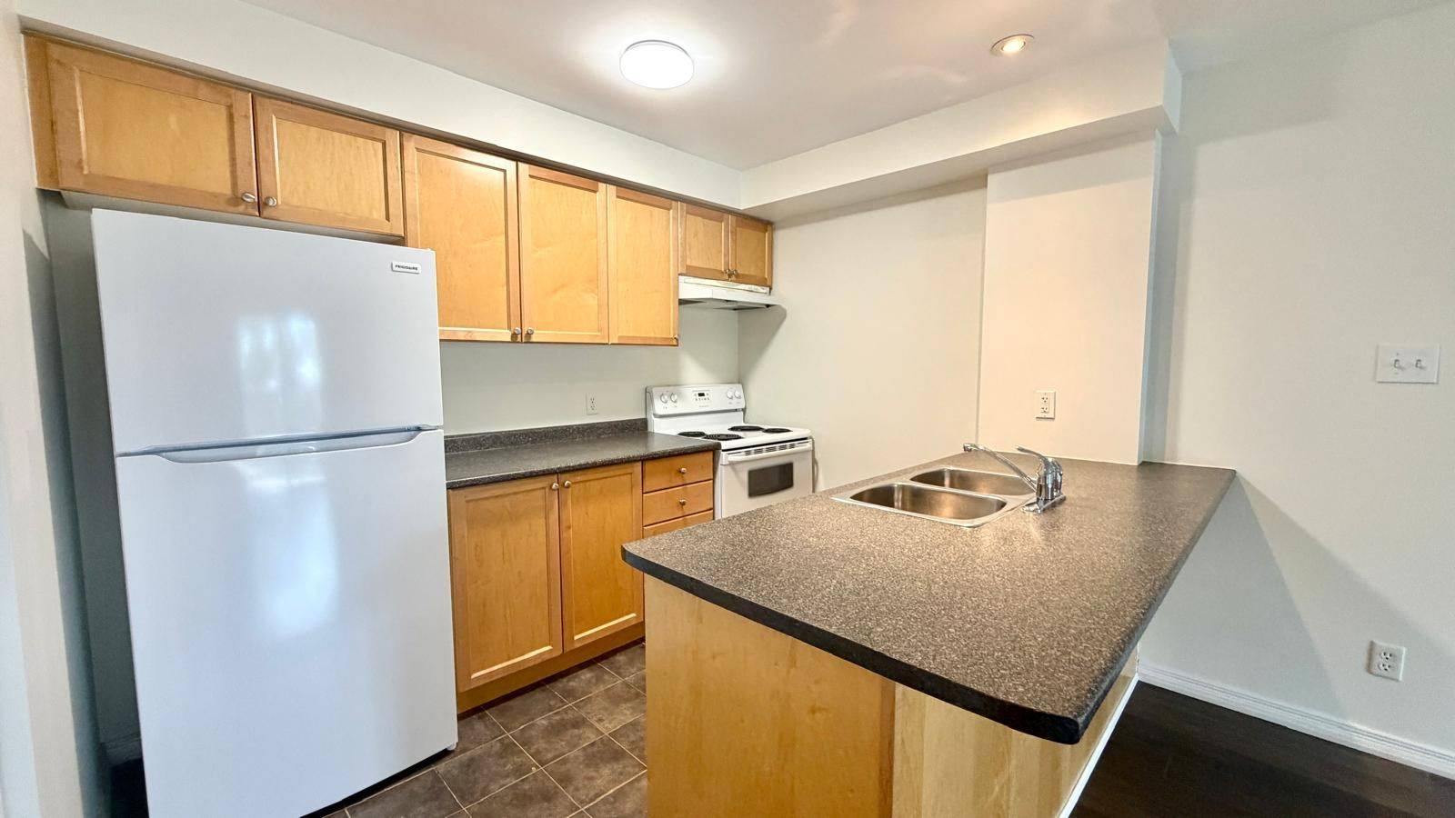 128 Aspen Springs DR #310, Clarington, ON L1C 0G9