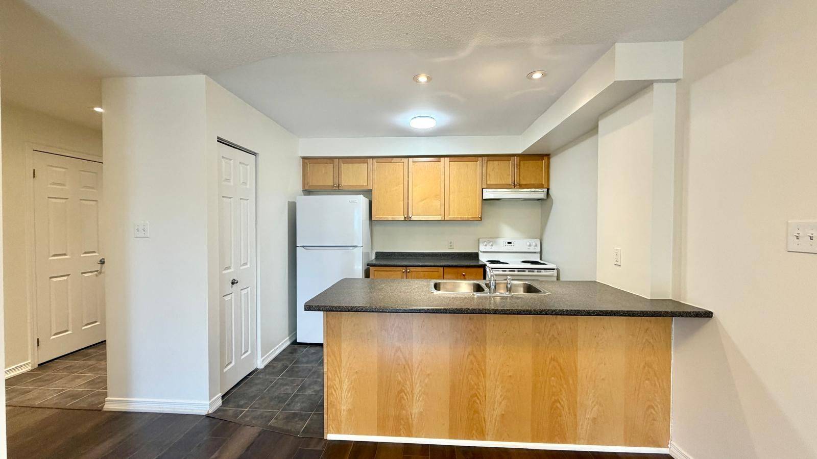 128 Aspen Springs DR #310, Clarington, ON L1C 0G9