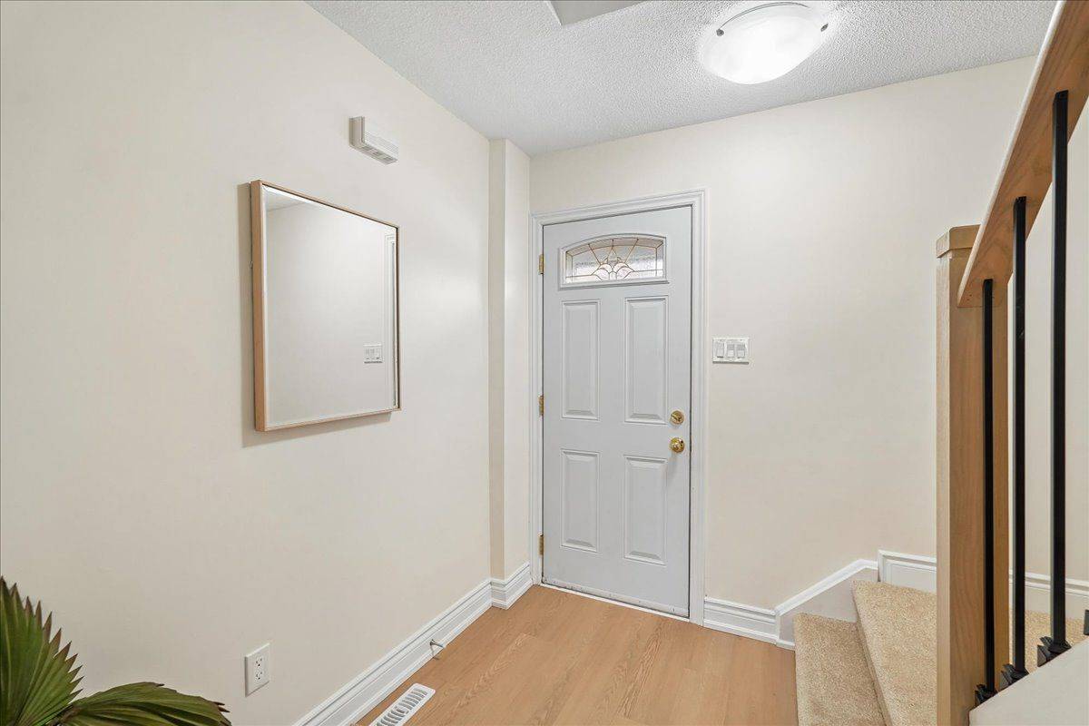 1556 Lancaster DR #72, Oakville, ON L6H 2Z4