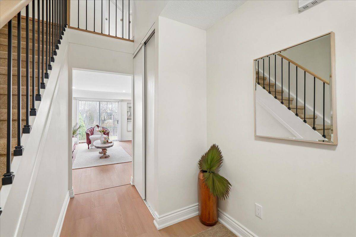 1556 Lancaster DR #72, Oakville, ON L6H 2Z4