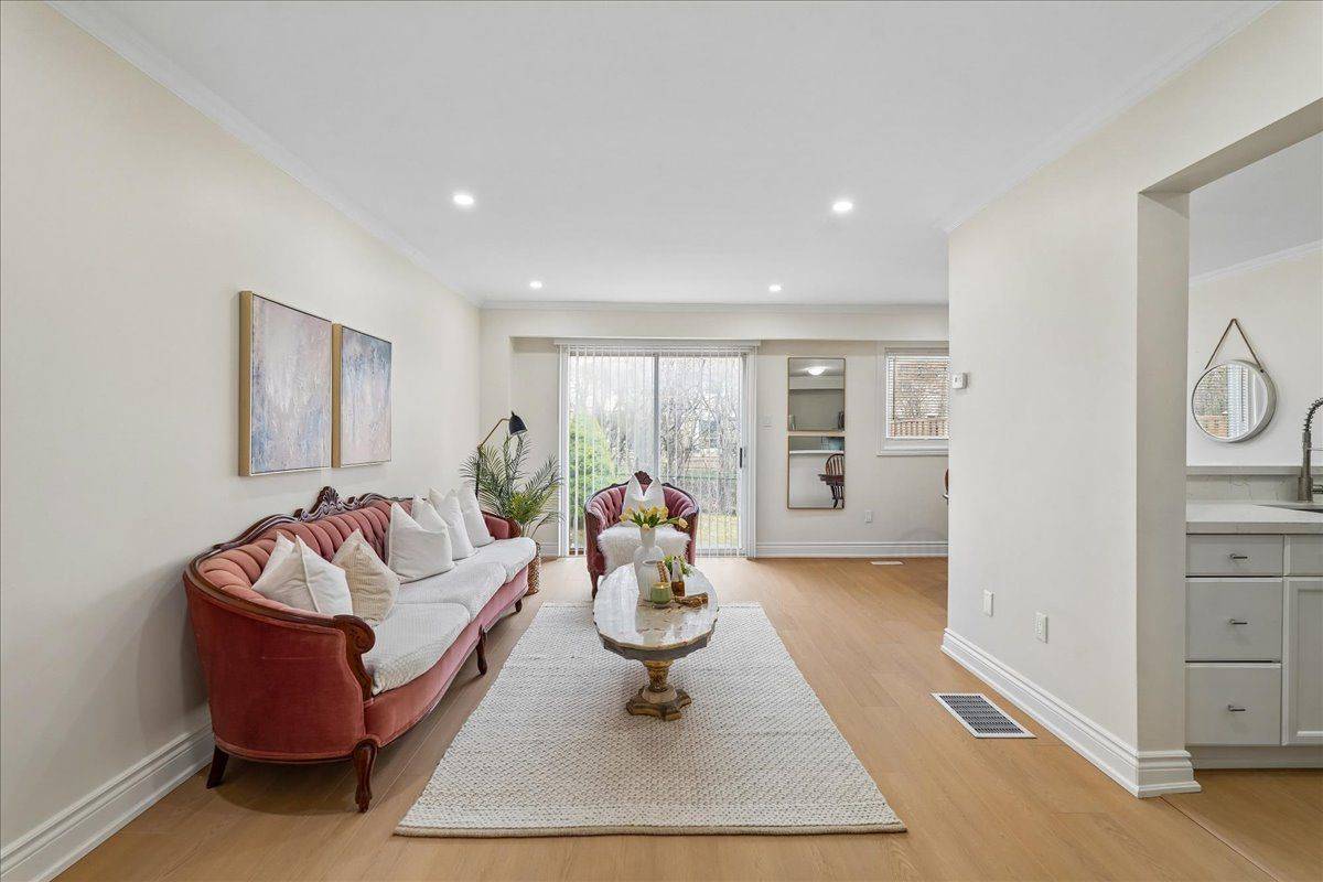 1556 Lancaster DR #72, Oakville, ON L6H 2Z4